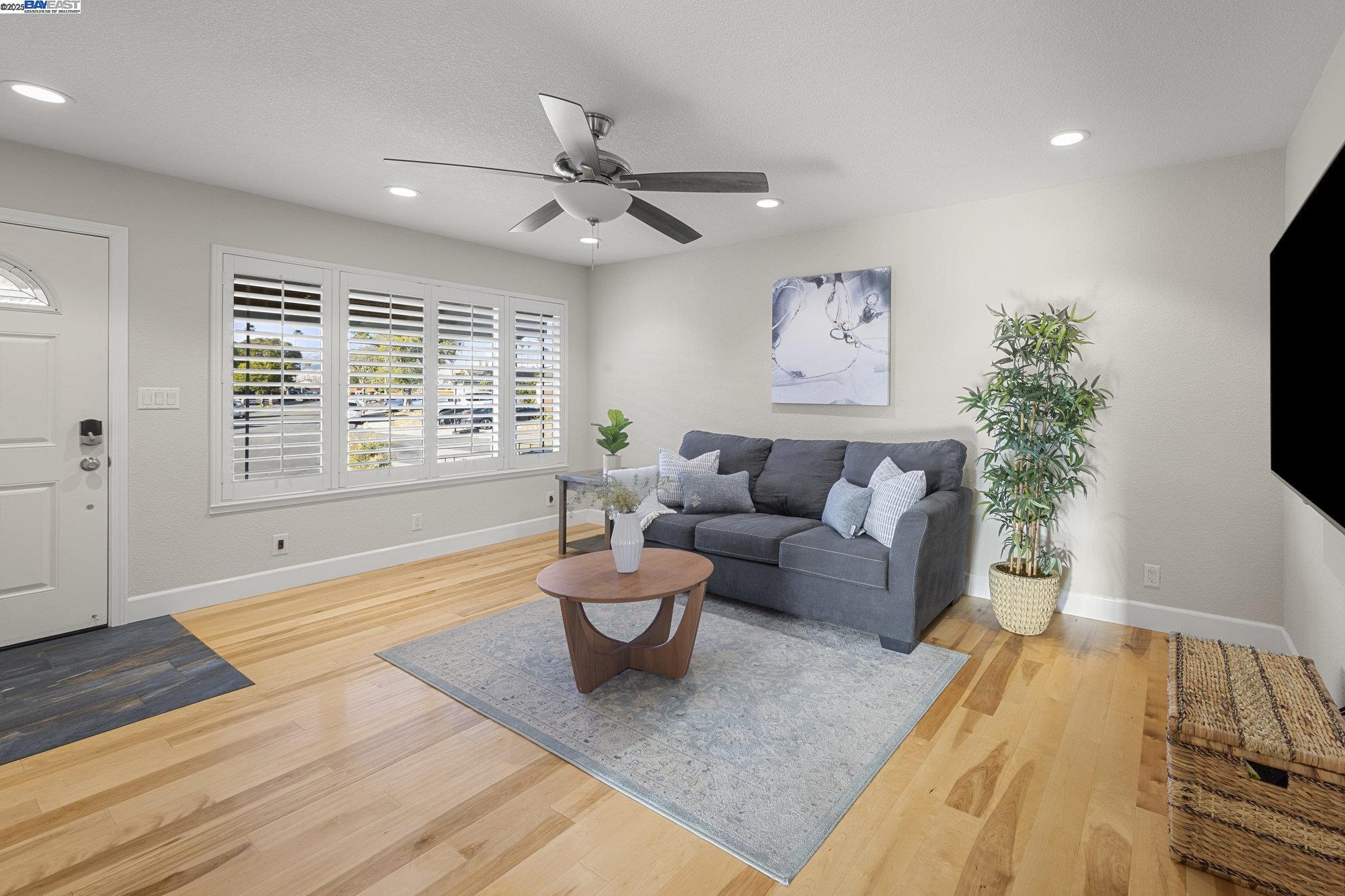 Detail Gallery Image 4 of 37 For 5706 Willkie Pl, Fremont,  CA 94538 - 3 Beds | 1 Baths