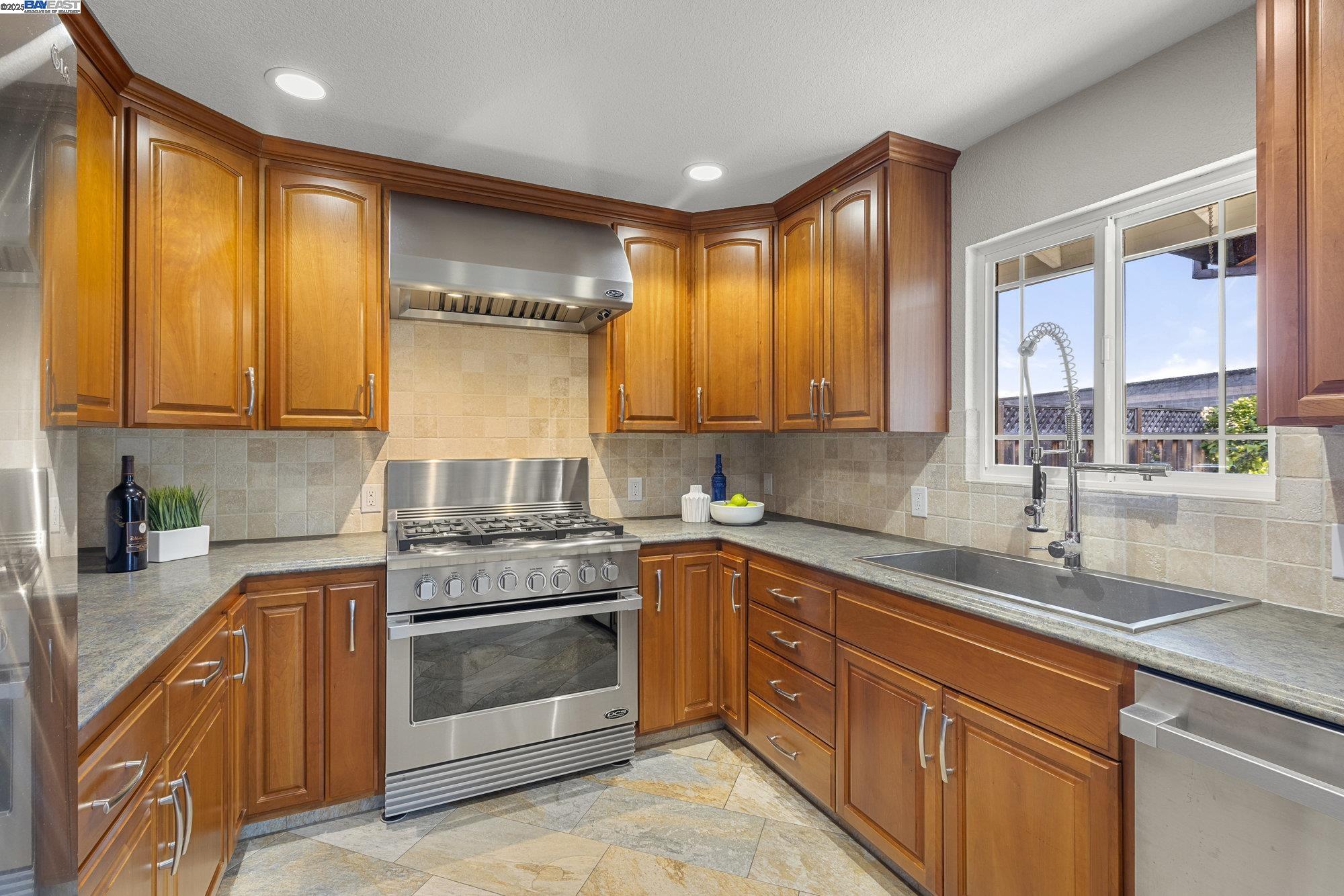Detail Gallery Image 8 of 37 For 5706 Willkie Pl, Fremont,  CA 94538 - 3 Beds | 1 Baths