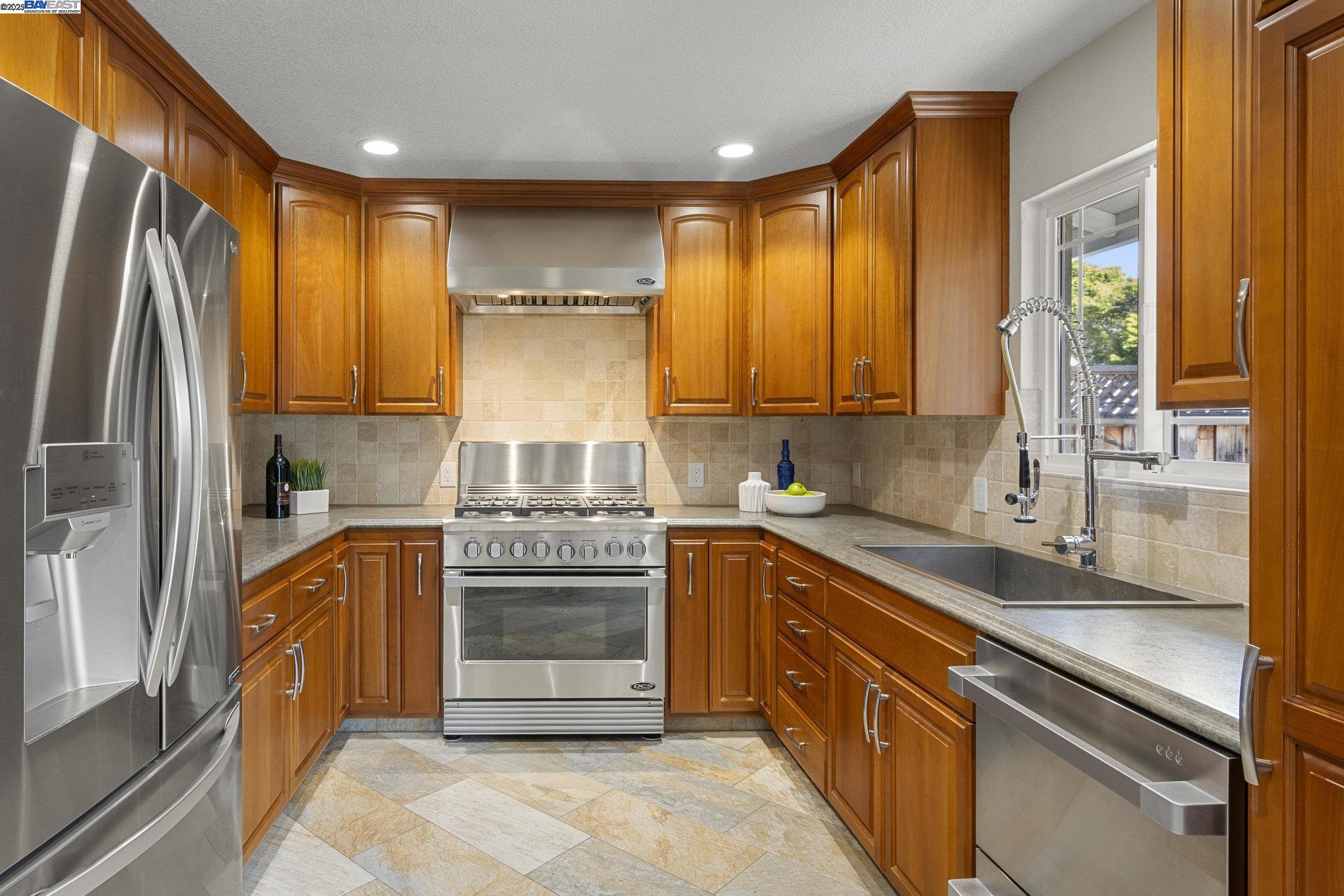 Detail Gallery Image 9 of 37 For 5706 Willkie Pl, Fremont,  CA 94538 - 3 Beds | 1 Baths