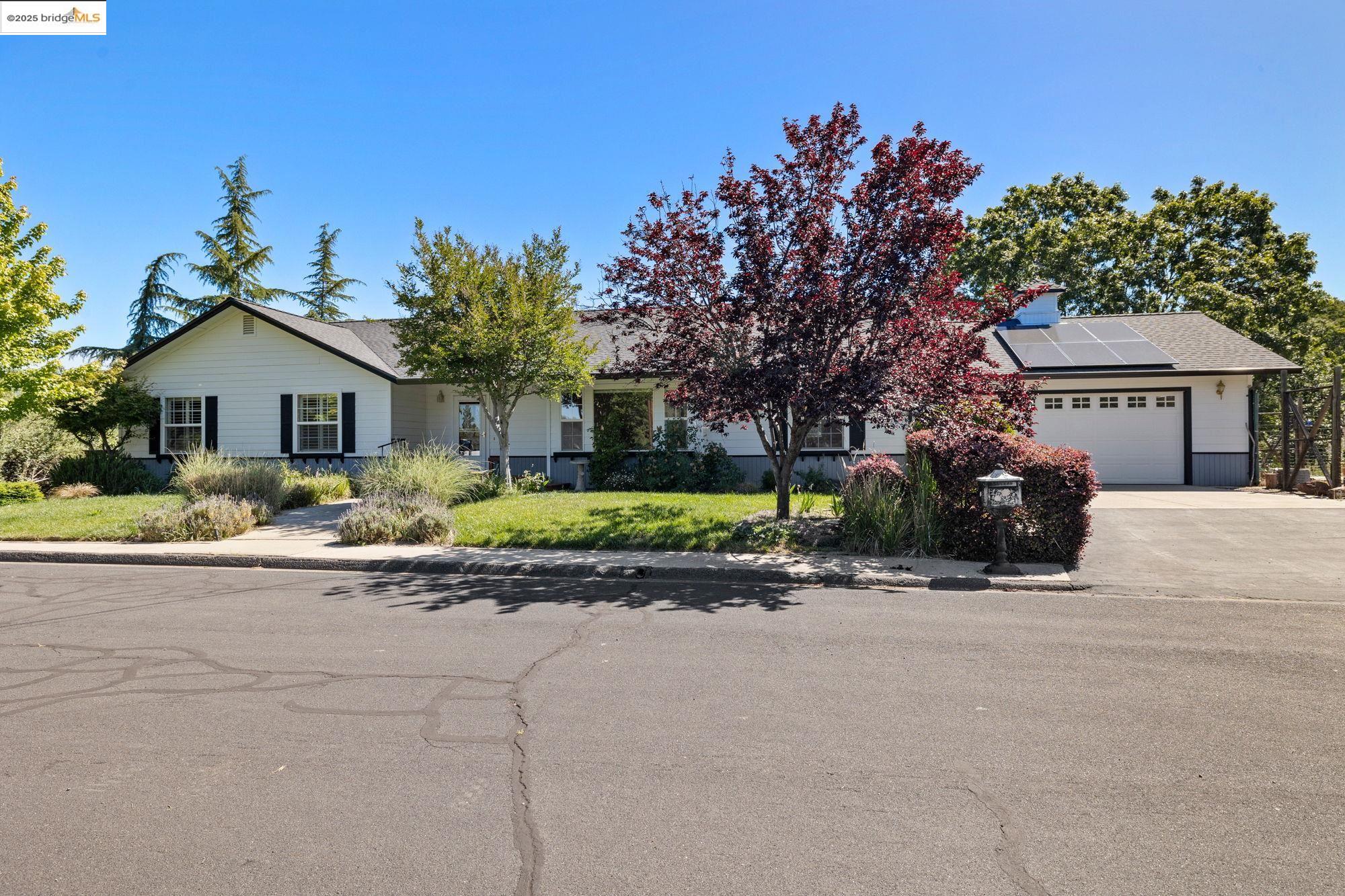 Detail Gallery Image 1 of 38 For 15840 Ridgefield Ct., Sonora,  CA 95370 - 3 Beds | 2 Baths