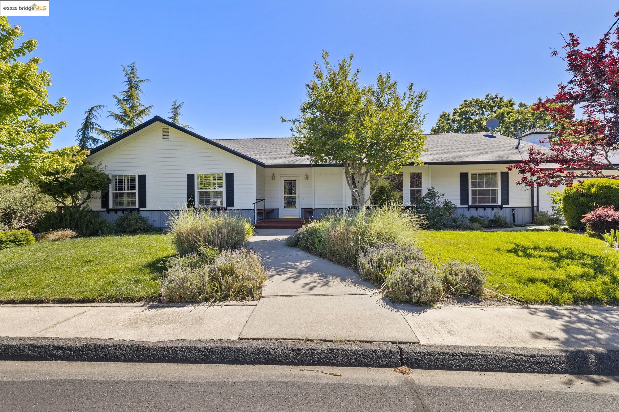 Detail Gallery Image 2 of 38 For 15840 Ridgefield Ct., Sonora,  CA 95370 - 3 Beds | 2 Baths