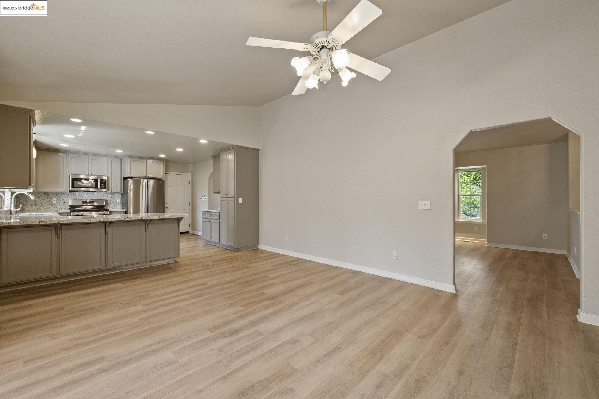 Detail Gallery Image 15 of 38 For 15840 Ridgefield Ct., Sonora,  CA 95370 - 3 Beds | 2 Baths