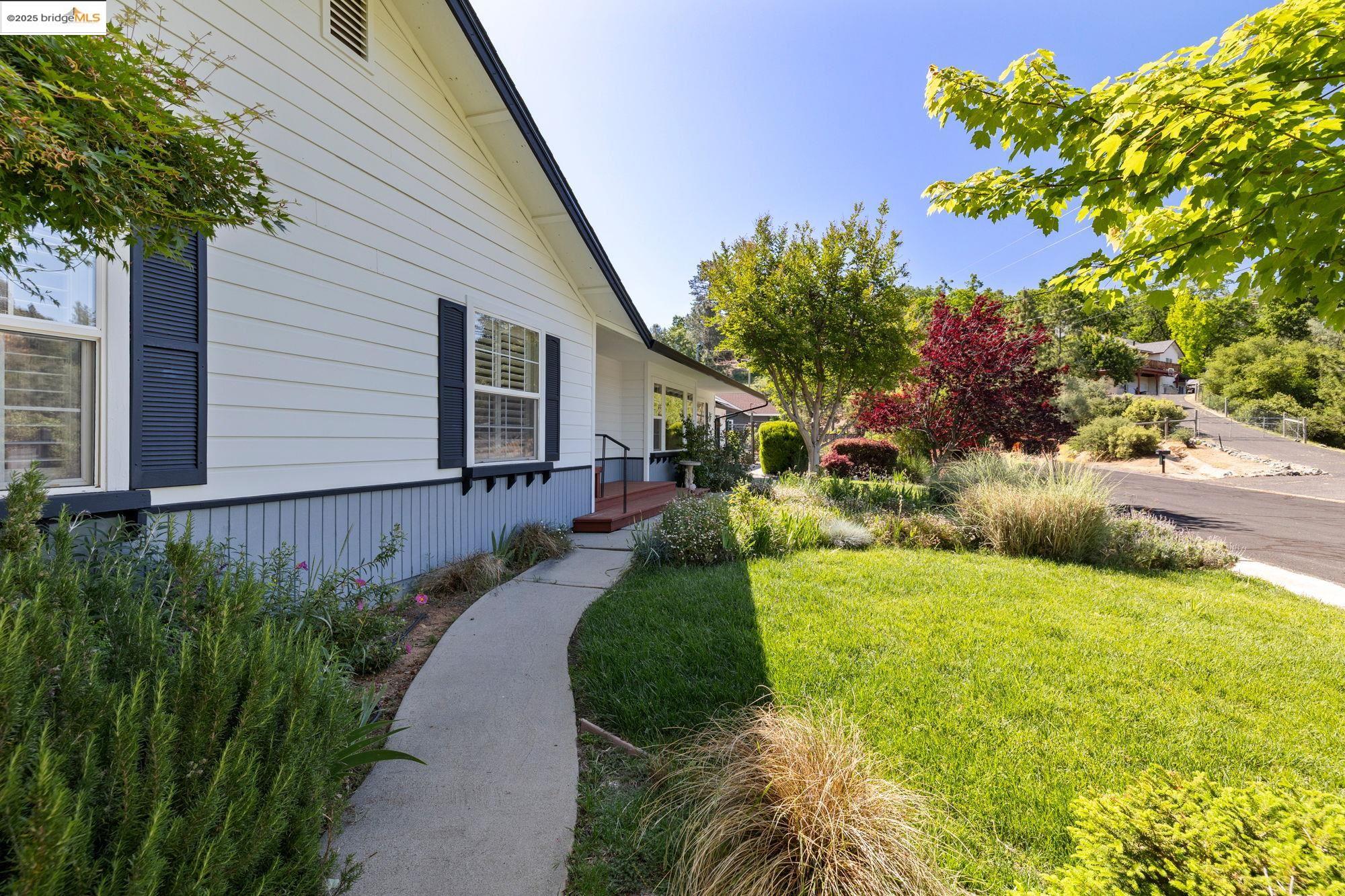 Detail Gallery Image 3 of 38 For 15840 Ridgefield Ct., Sonora,  CA 95370 - 3 Beds | 2 Baths