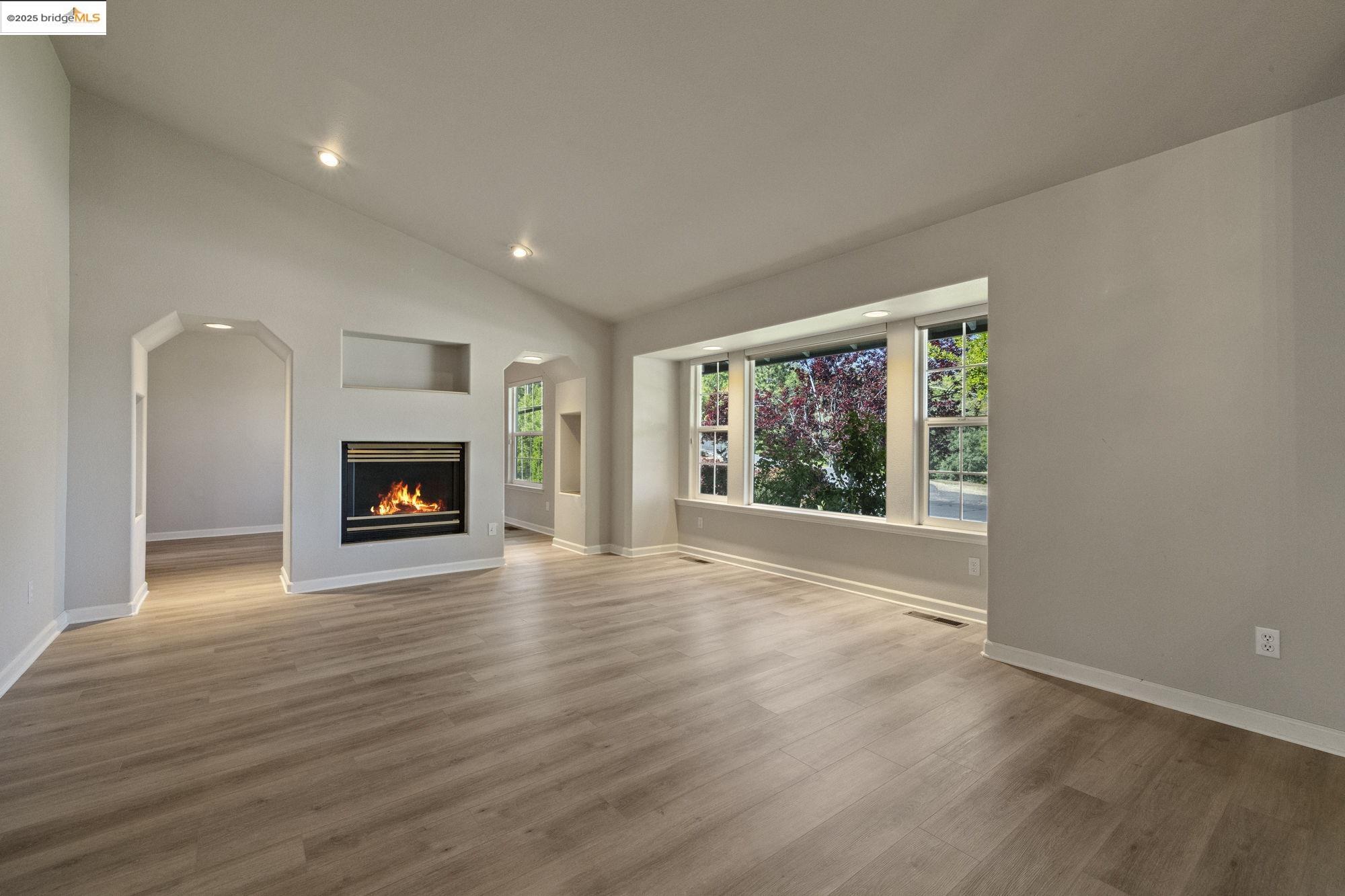 Detail Gallery Image 5 of 38 For 15840 Ridgefield Ct., Sonora,  CA 95370 - 3 Beds | 2 Baths