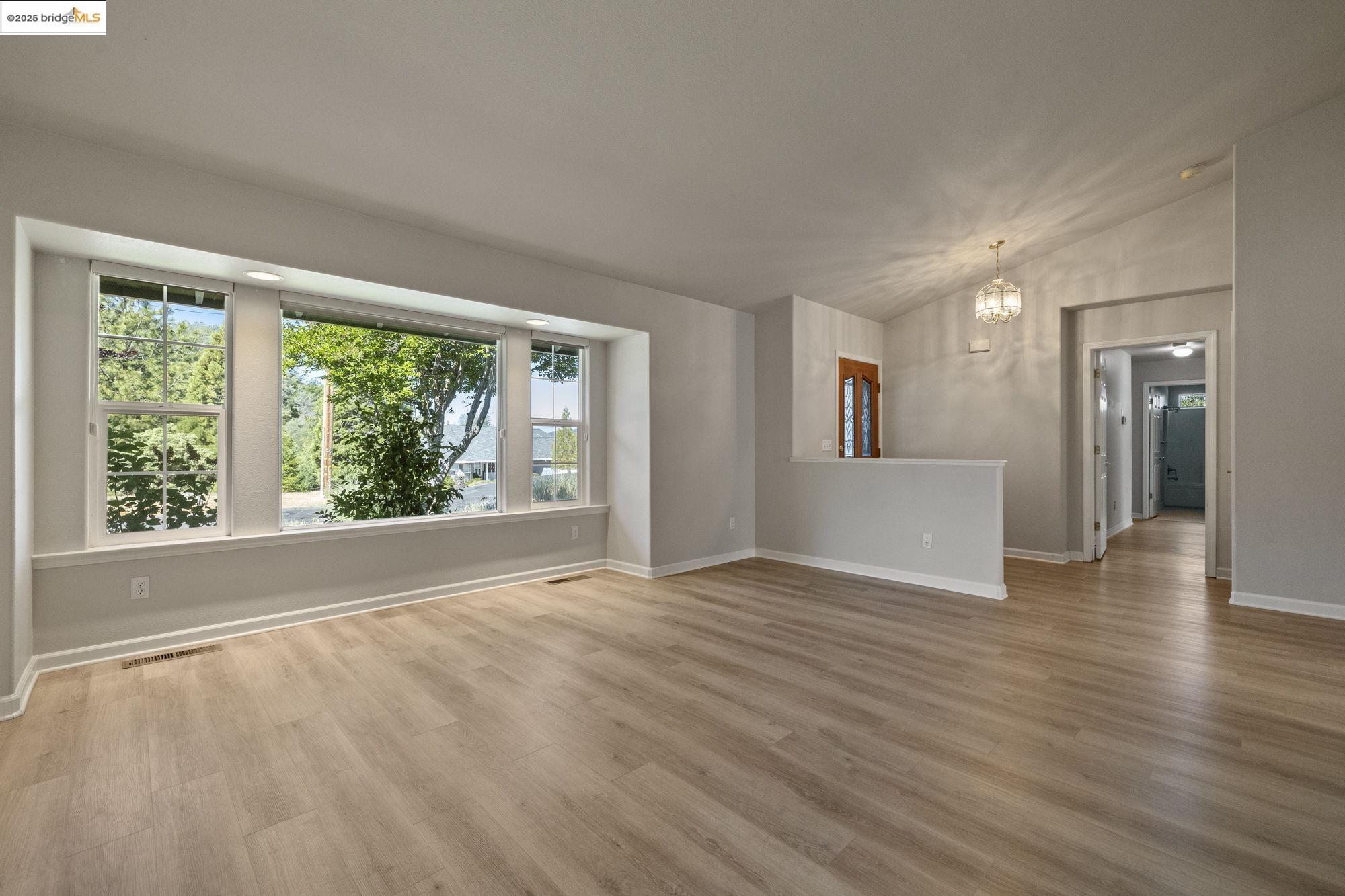 Detail Gallery Image 7 of 38 For 15840 Ridgefield Ct., Sonora,  CA 95370 - 3 Beds | 2 Baths