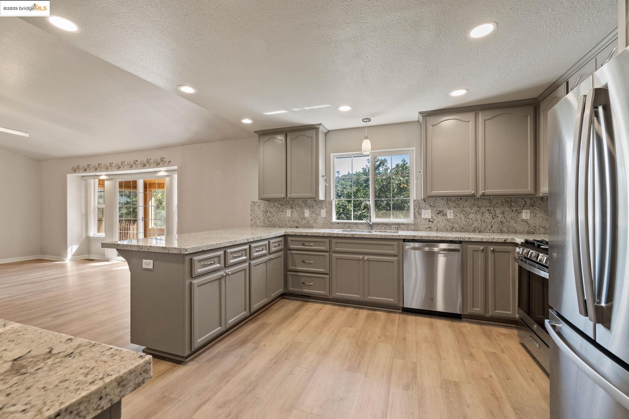 Detail Gallery Image 10 of 38 For 15840 Ridgefield Ct., Sonora,  CA 95370 - 3 Beds | 2 Baths