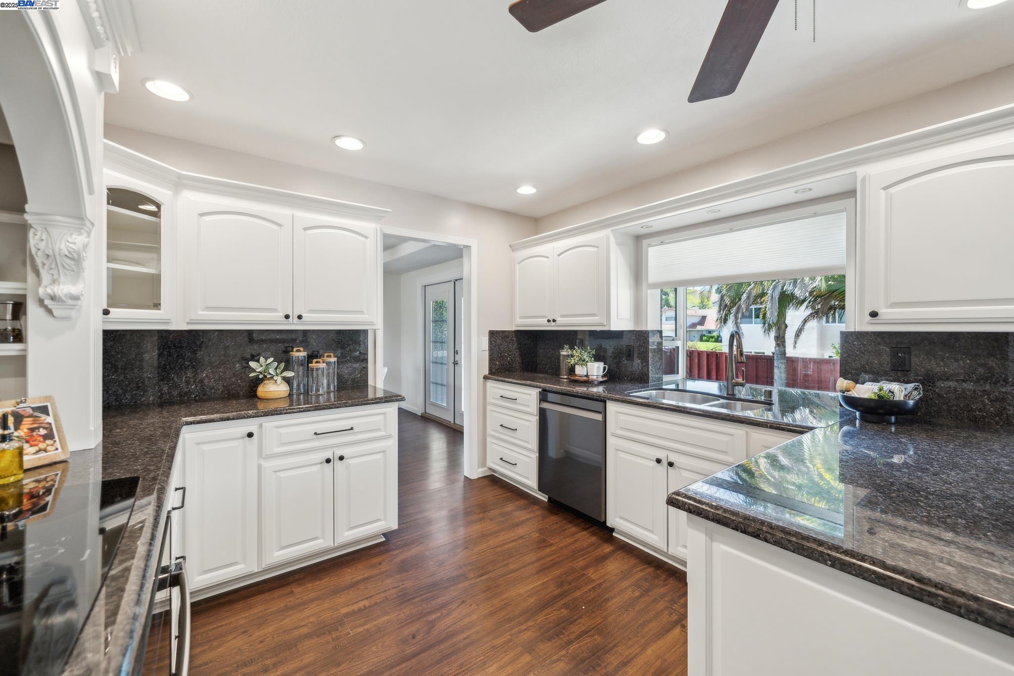 Detail Gallery Image 12 of 60 For 2740 Mohawk Cir, San Ramon,  CA 94583 - 4 Beds | 3 Baths