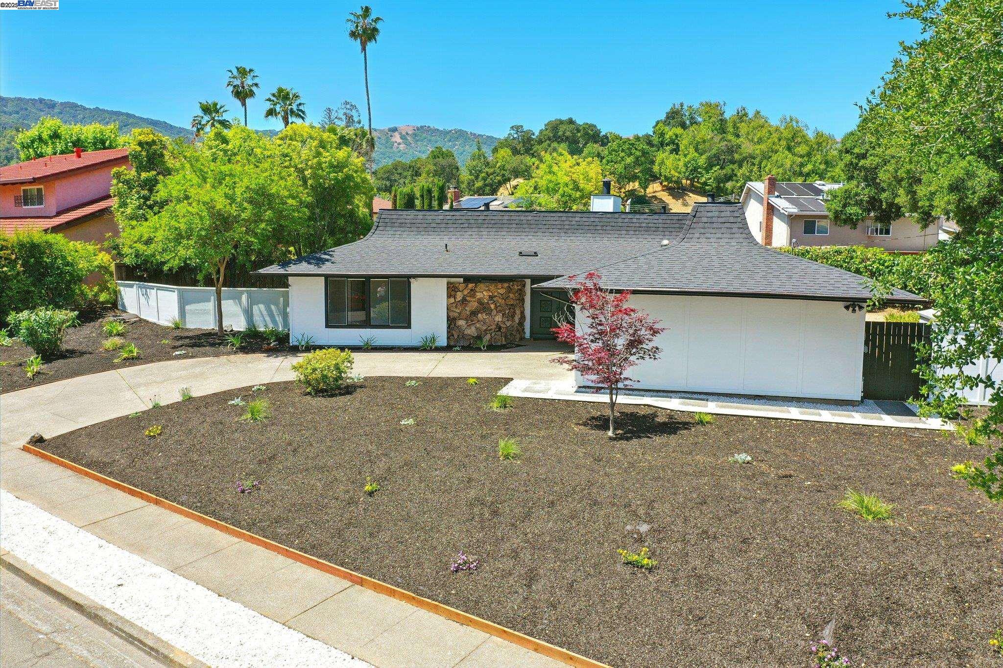 Detail Gallery Image 2 of 57 For 100 Country Club Dr, Novato,  CA 94949 - 3 Beds | 2/1 Baths