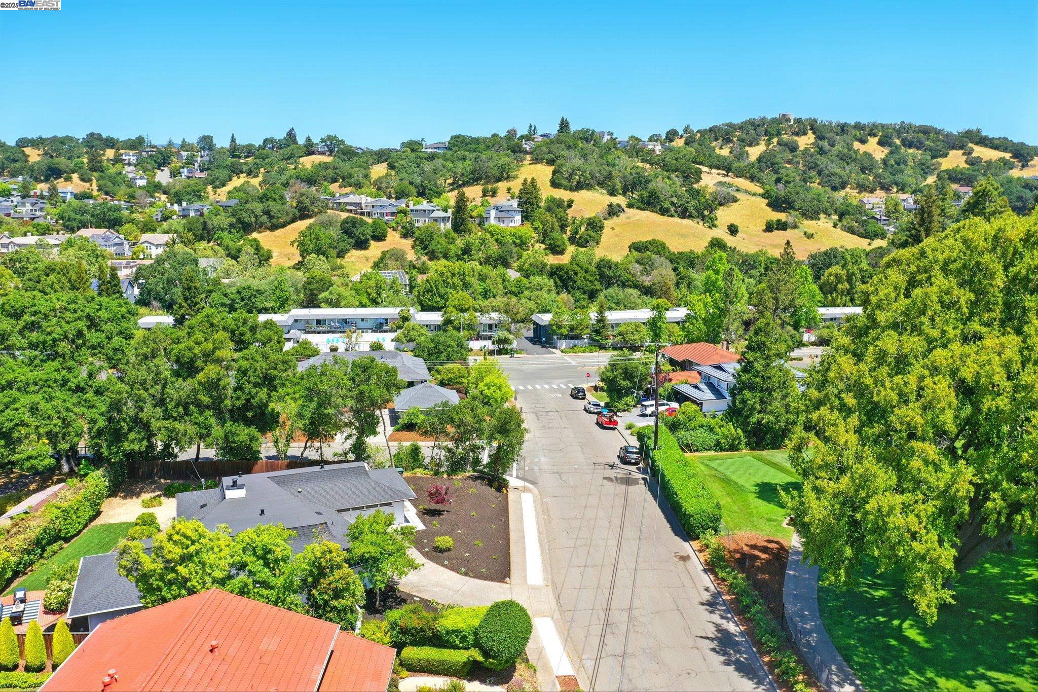 Detail Gallery Image 11 of 57 For 100 Country Club Dr, Novato,  CA 94949 - 3 Beds | 2/1 Baths