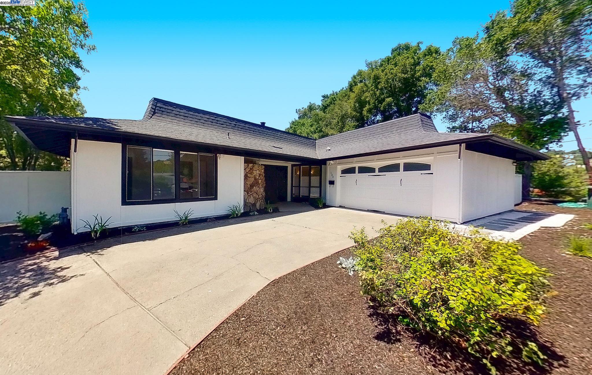 Detail Gallery Image 12 of 57 For 100 Country Club Dr, Novato,  CA 94949 - 3 Beds | 2/1 Baths