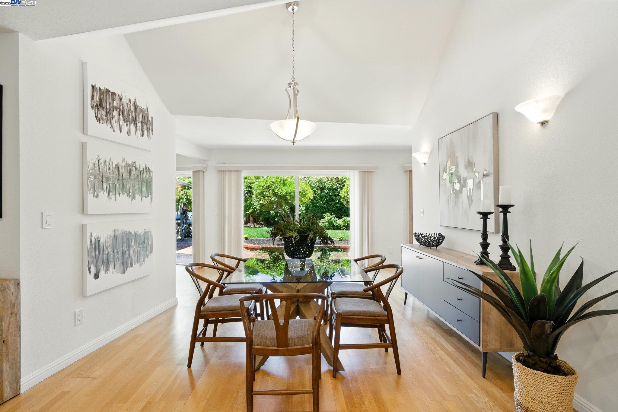 Detail Gallery Image 18 of 57 For 100 Country Club Dr, Novato,  CA 94949 - 3 Beds | 2/1 Baths