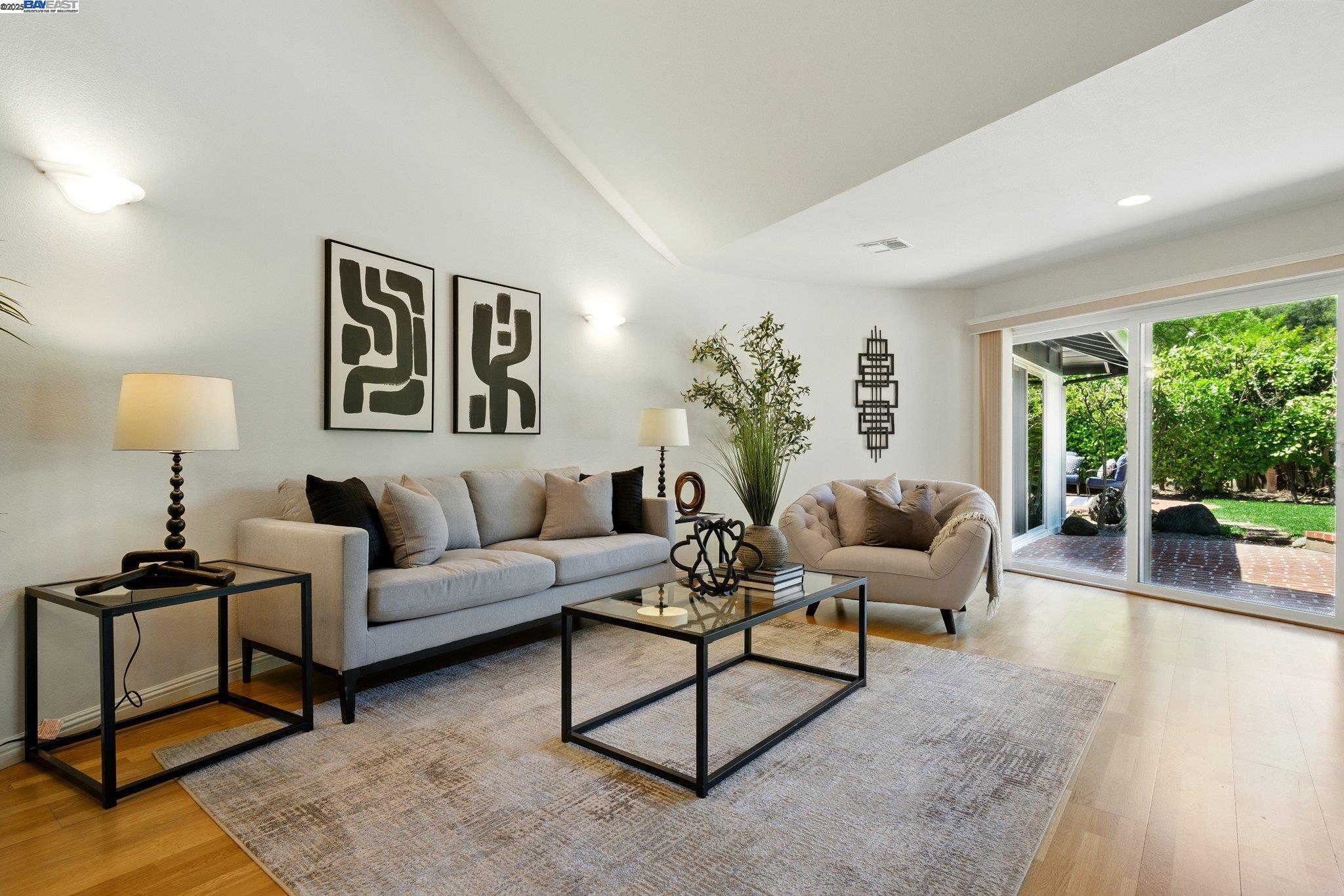 Detail Gallery Image 20 of 57 For 100 Country Club Dr, Novato,  CA 94949 - 3 Beds | 2/1 Baths