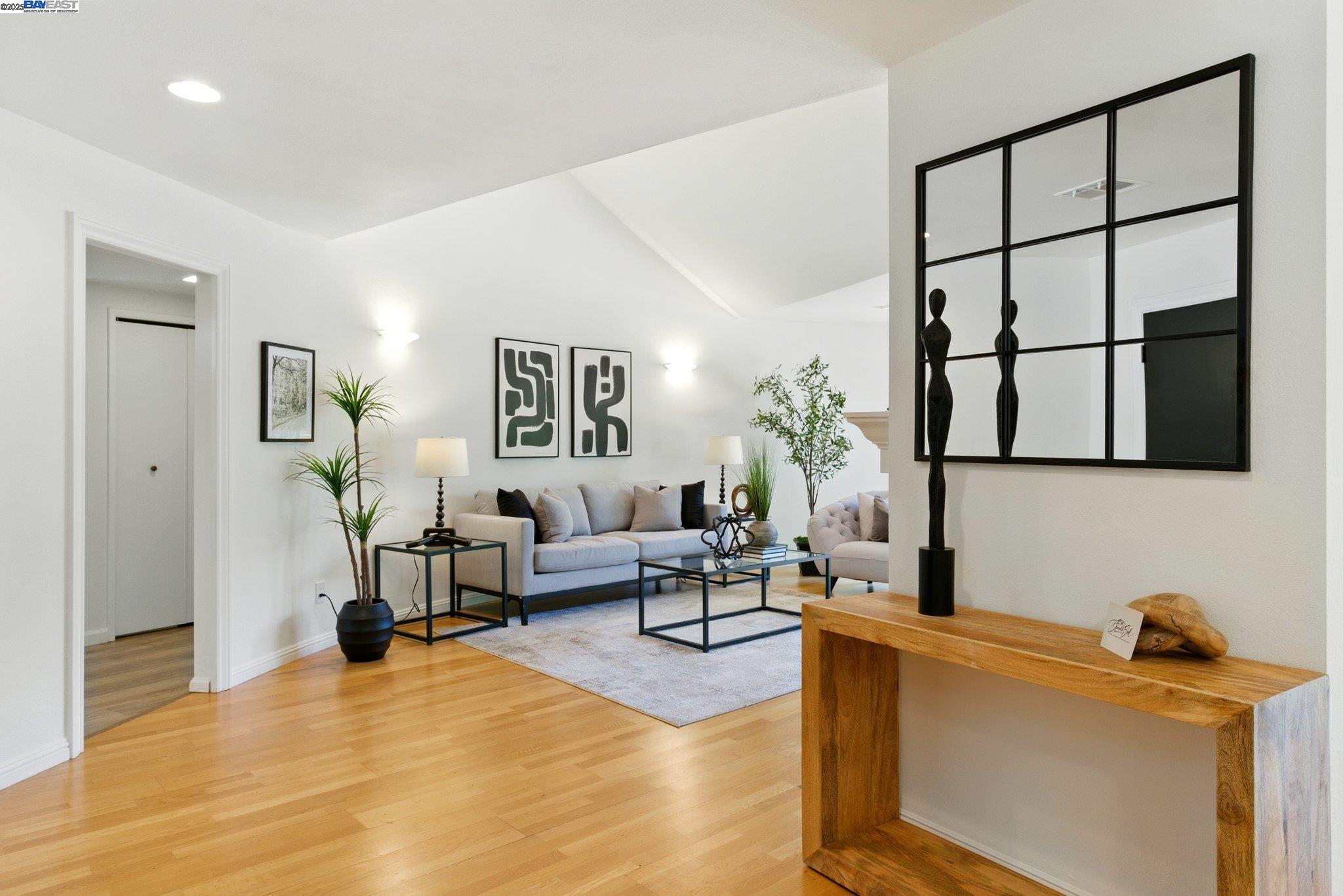 Detail Gallery Image 21 of 57 For 100 Country Club Dr, Novato,  CA 94949 - 3 Beds | 2/1 Baths