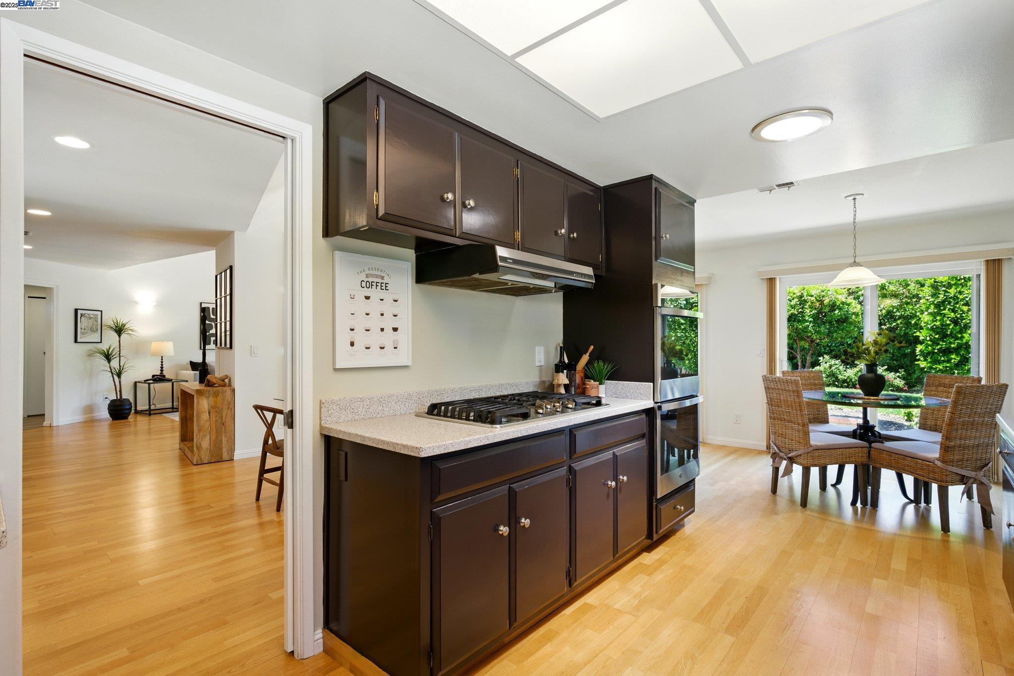 Detail Gallery Image 23 of 57 For 100 Country Club Dr, Novato,  CA 94949 - 3 Beds | 2/1 Baths
