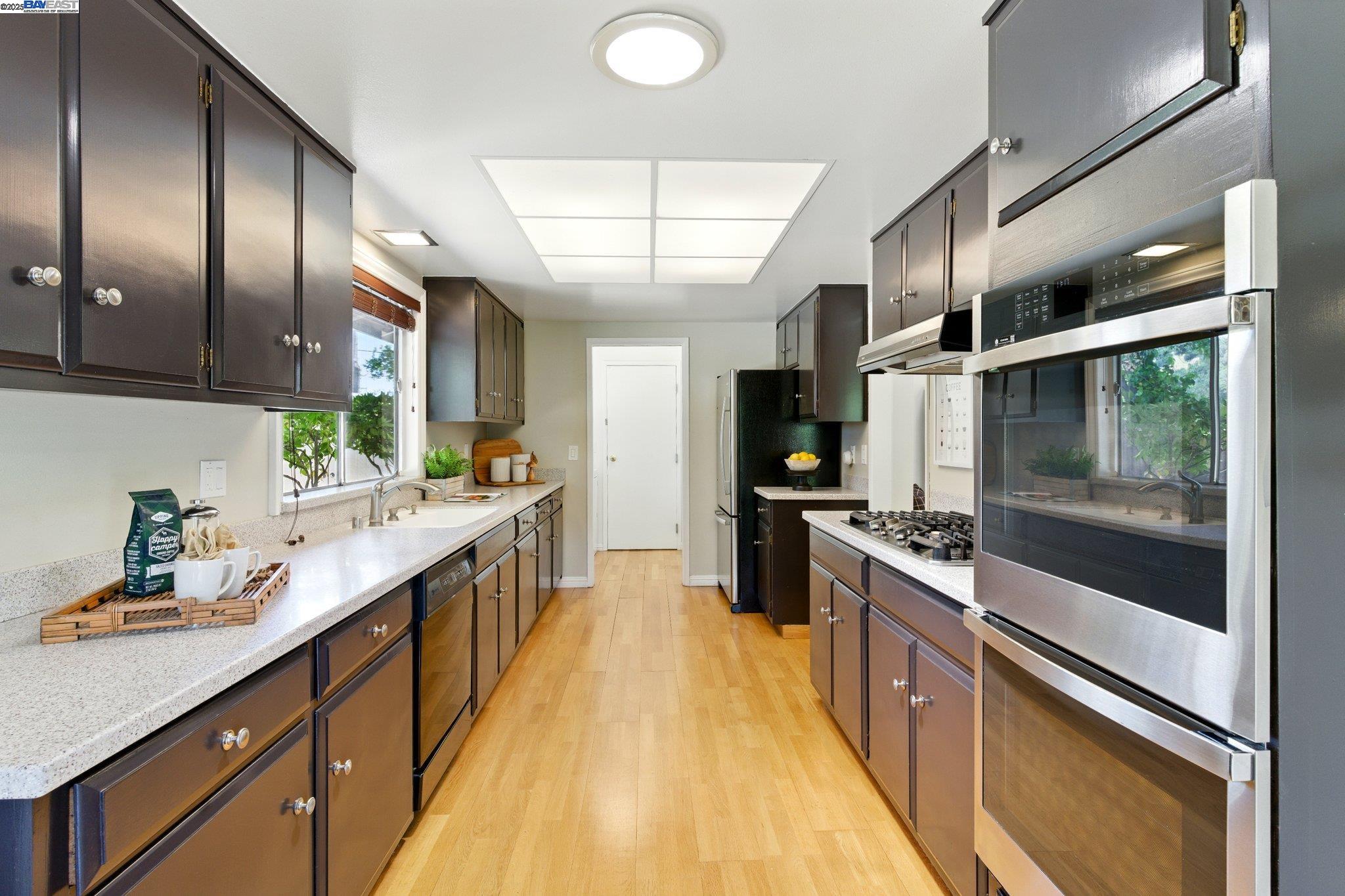 Detail Gallery Image 26 of 57 For 100 Country Club Dr, Novato,  CA 94949 - 3 Beds | 2/1 Baths