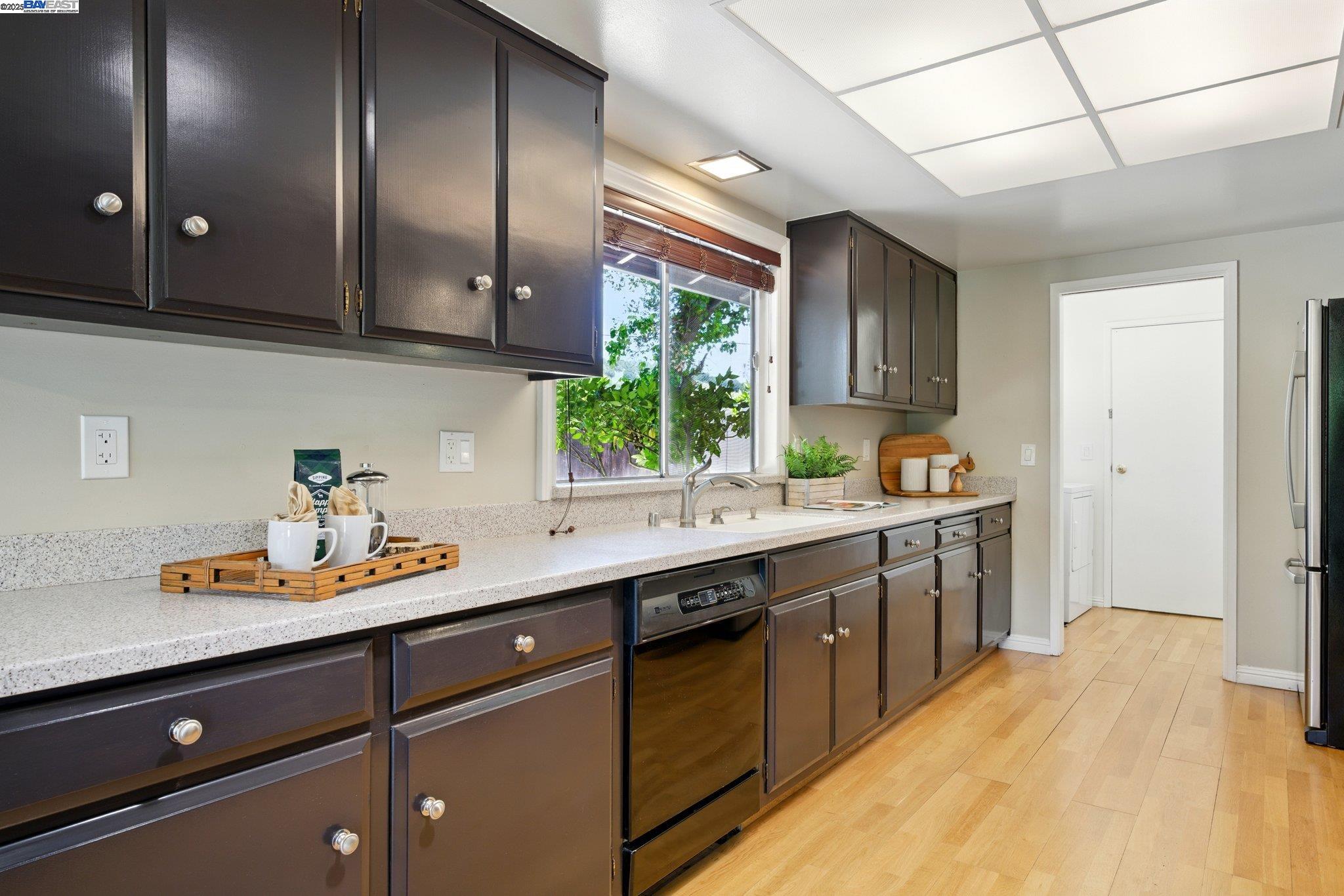 Detail Gallery Image 27 of 57 For 100 Country Club Dr, Novato,  CA 94949 - 3 Beds | 2/1 Baths