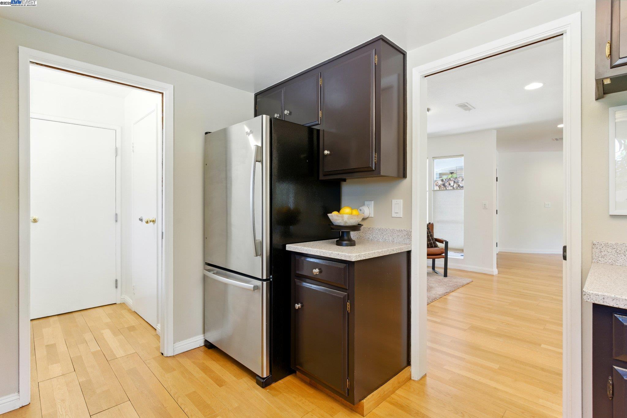 Detail Gallery Image 28 of 57 For 100 Country Club Dr, Novato,  CA 94949 - 3 Beds | 2/1 Baths