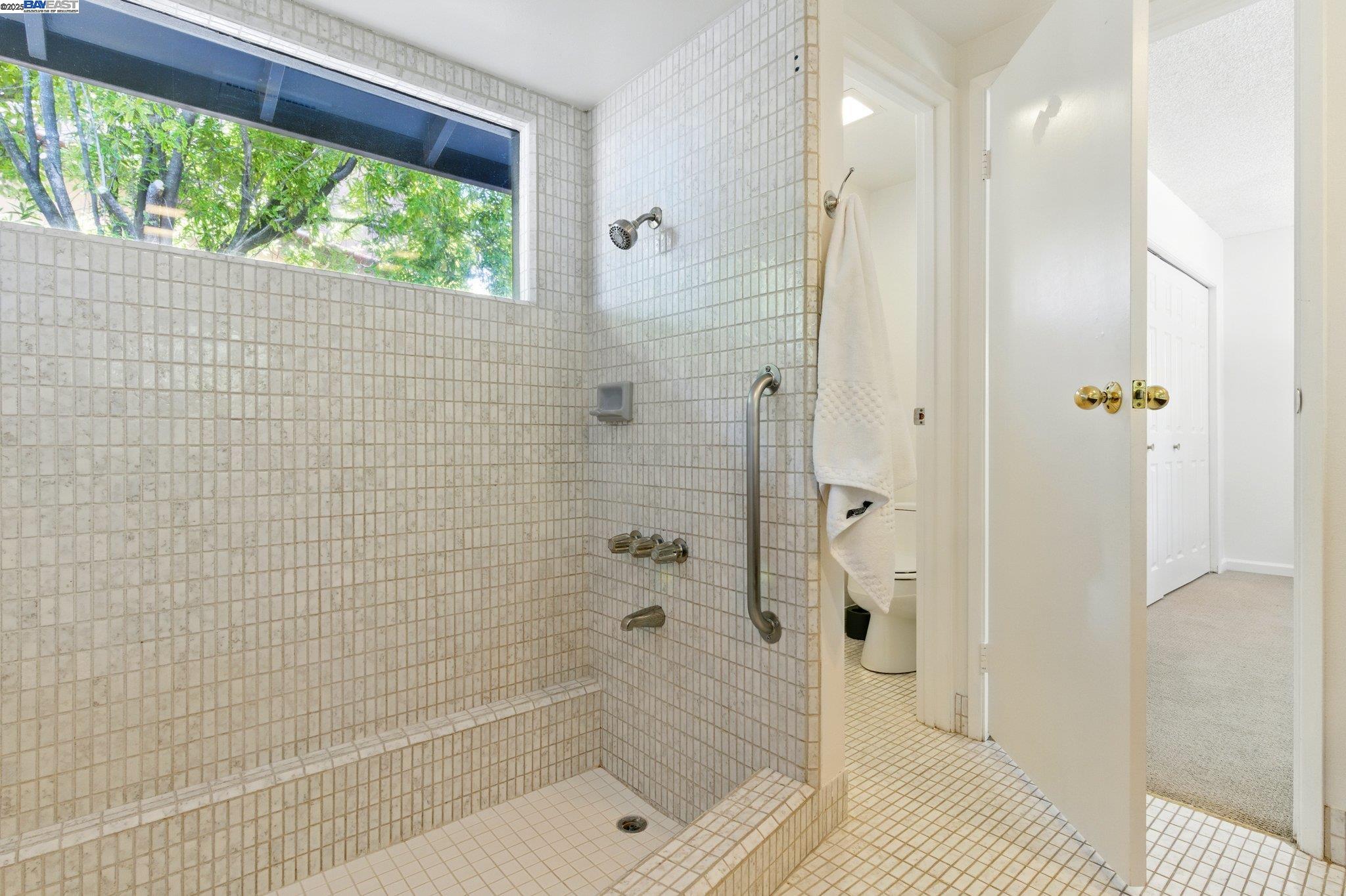 Detail Gallery Image 32 of 57 For 100 Country Club Dr, Novato,  CA 94949 - 3 Beds | 2/1 Baths