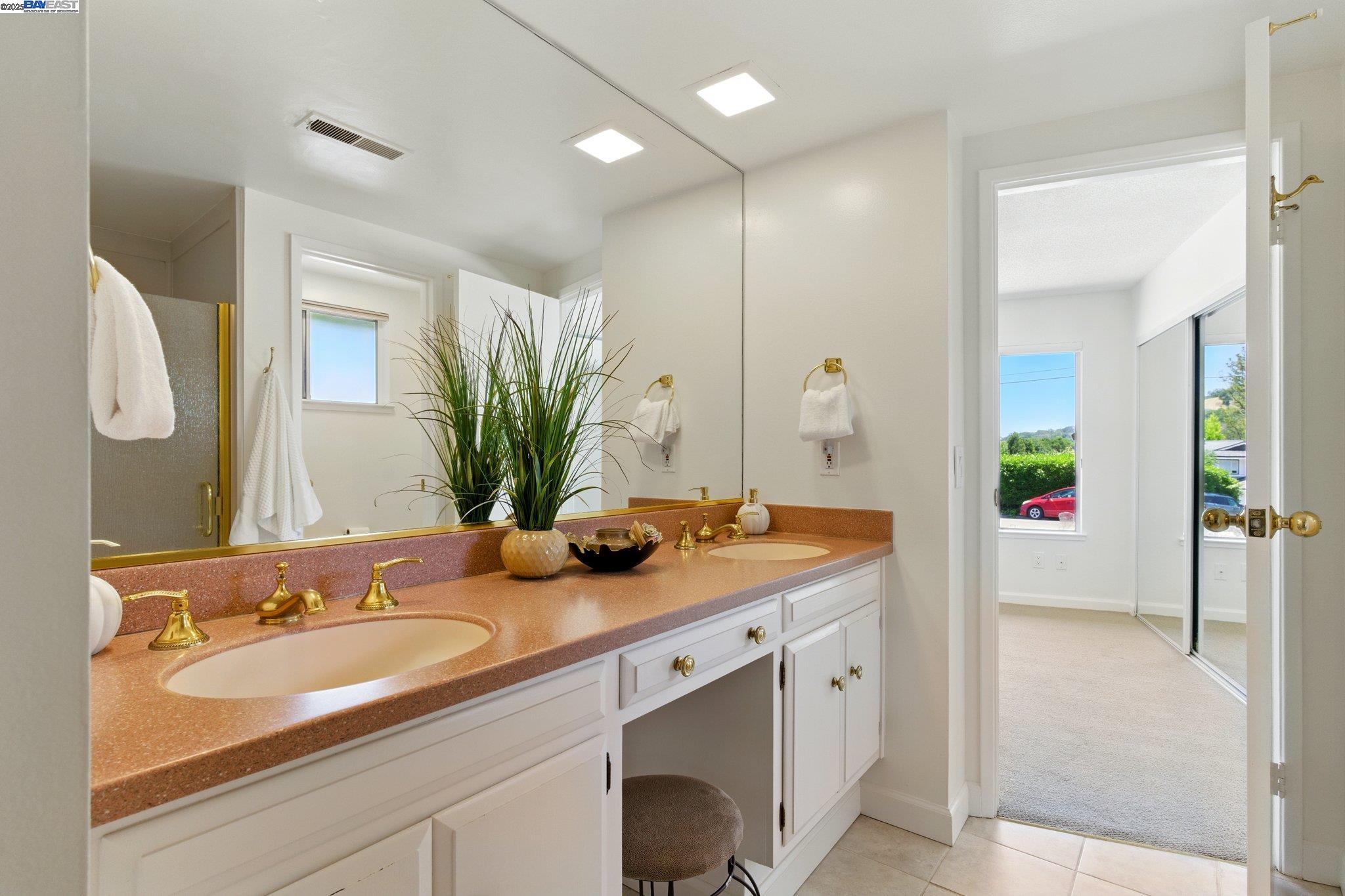 Detail Gallery Image 41 of 57 For 100 Country Club Dr, Novato,  CA 94949 - 3 Beds | 2/1 Baths