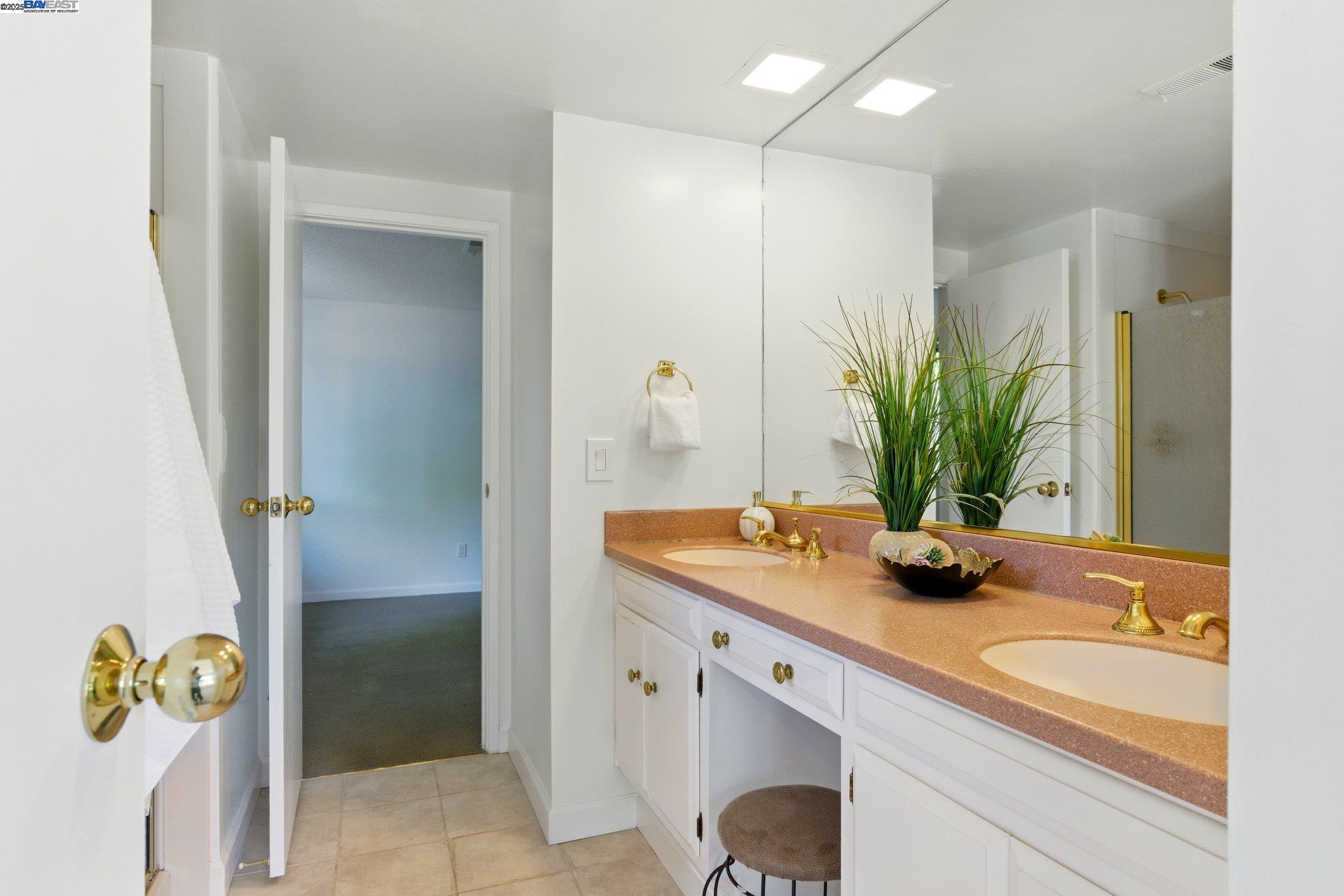 Detail Gallery Image 42 of 57 For 100 Country Club Dr, Novato,  CA 94949 - 3 Beds | 2/1 Baths