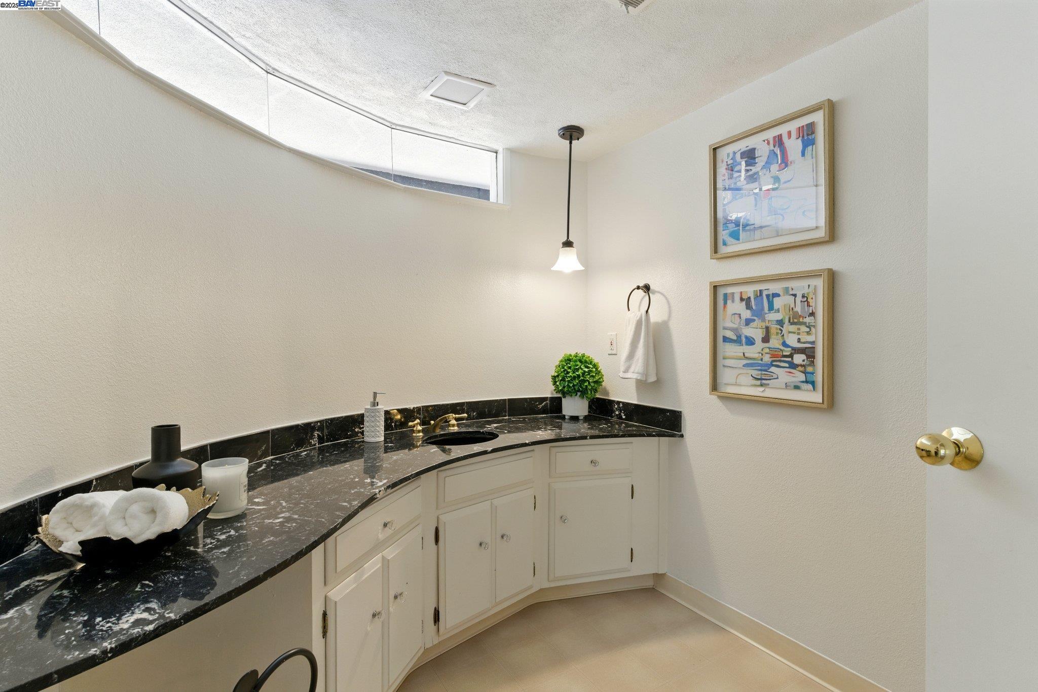 Detail Gallery Image 45 of 57 For 100 Country Club Dr, Novato,  CA 94949 - 3 Beds | 2/1 Baths