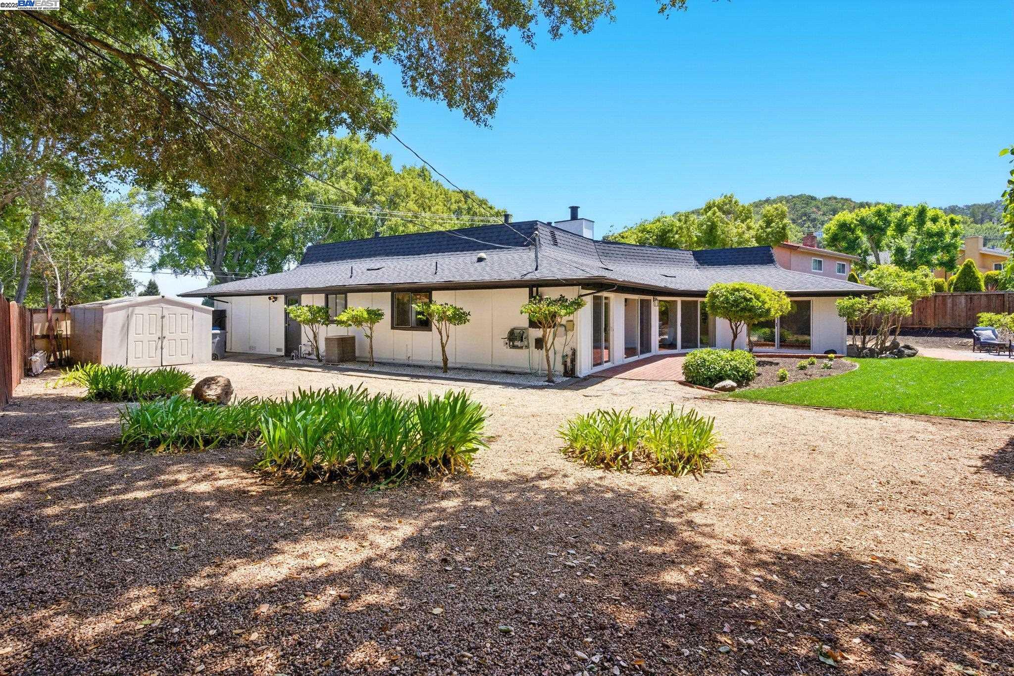 Detail Gallery Image 49 of 57 For 100 Country Club Dr, Novato,  CA 94949 - 3 Beds | 2/1 Baths
