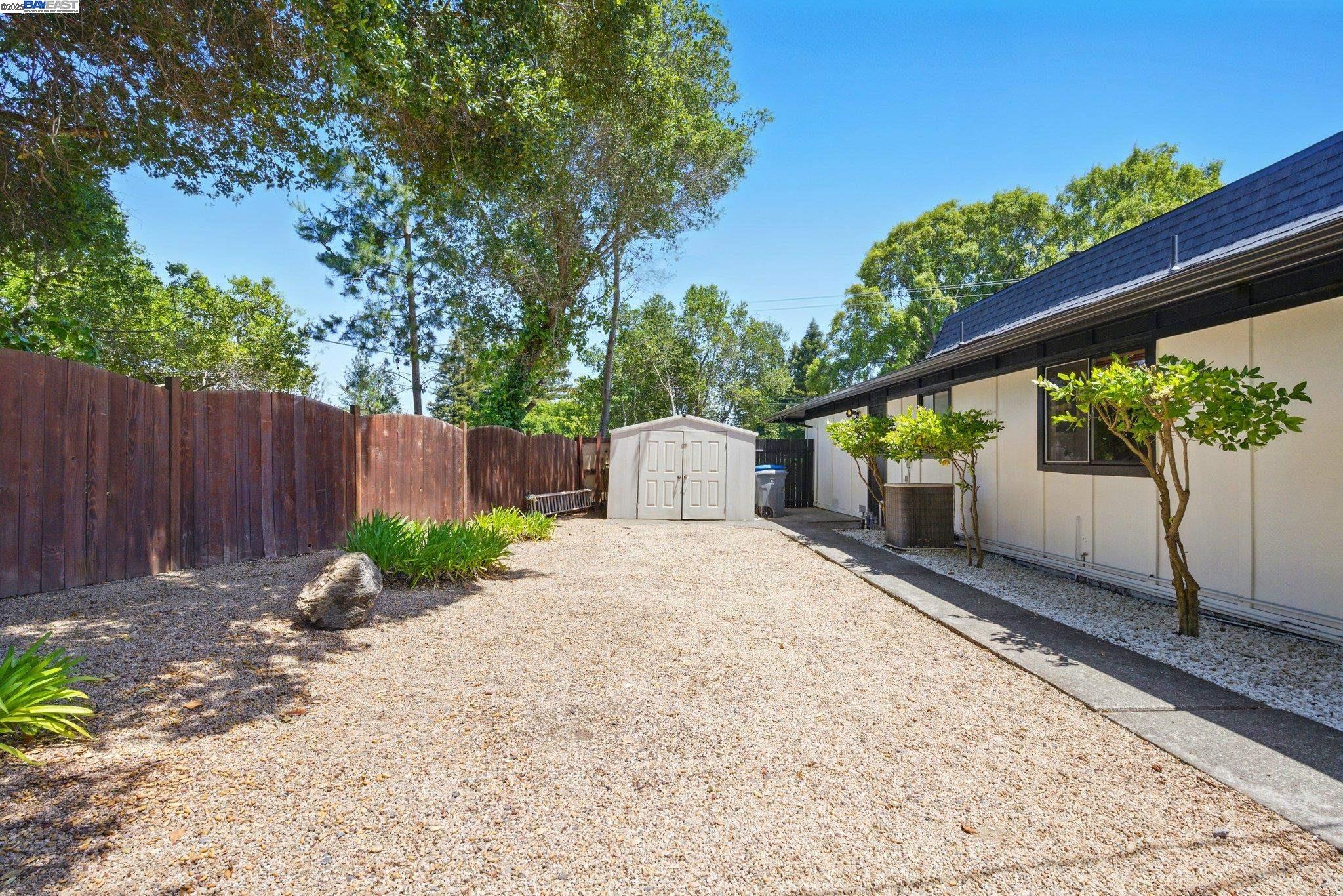 Detail Gallery Image 50 of 57 For 100 Country Club Dr, Novato,  CA 94949 - 3 Beds | 2/1 Baths
