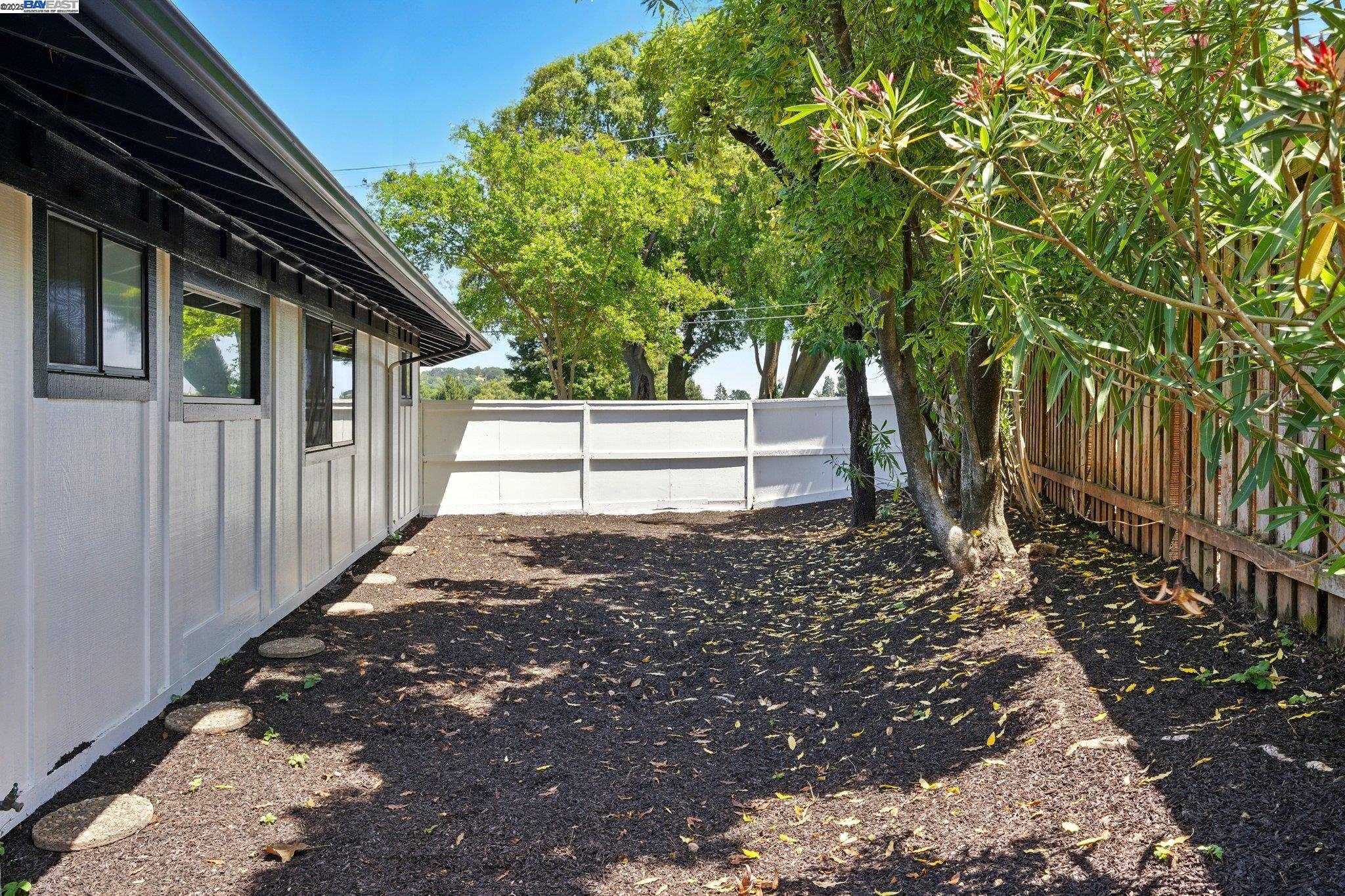 Detail Gallery Image 54 of 57 For 100 Country Club Dr, Novato,  CA 94949 - 3 Beds | 2/1 Baths