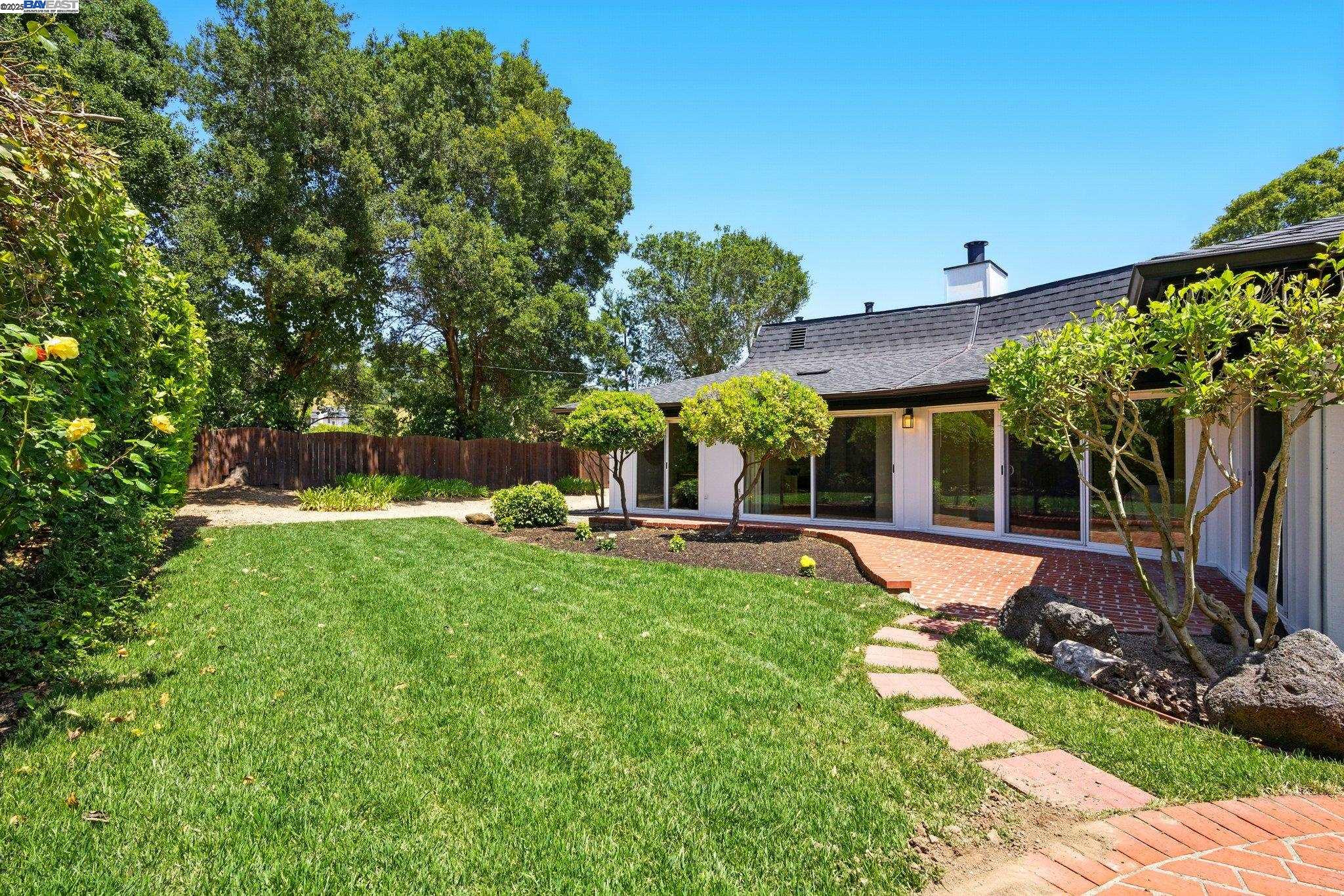 Detail Gallery Image 56 of 57 For 100 Country Club Dr, Novato,  CA 94949 - 3 Beds | 2/1 Baths