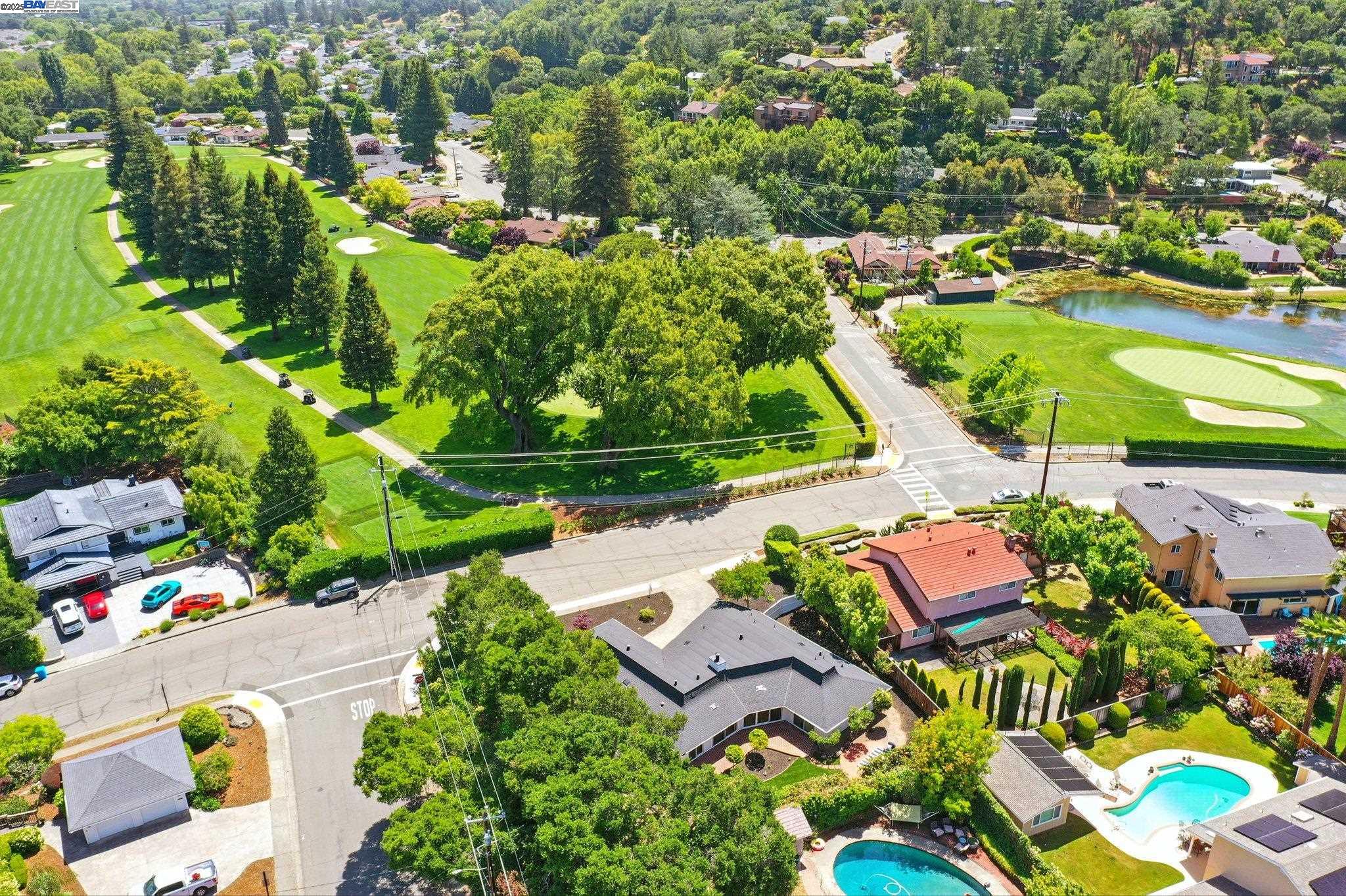 Detail Gallery Image 7 of 57 For 100 Country Club Dr, Novato,  CA 94949 - 3 Beds | 2/1 Baths