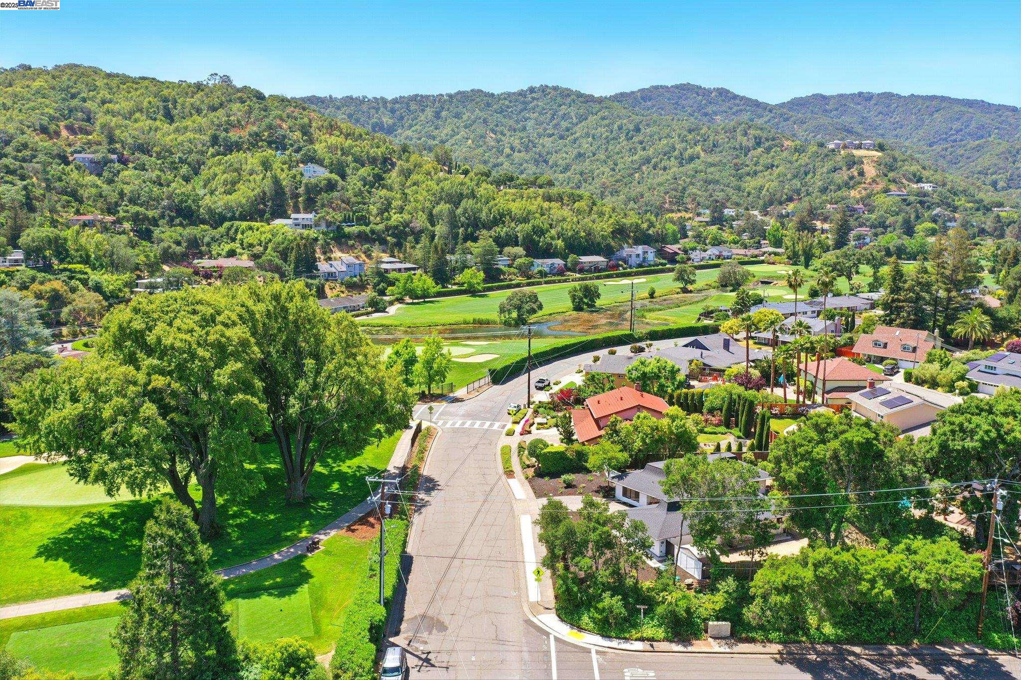 Detail Gallery Image 9 of 57 For 100 Country Club Dr, Novato,  CA 94949 - 3 Beds | 2/1 Baths