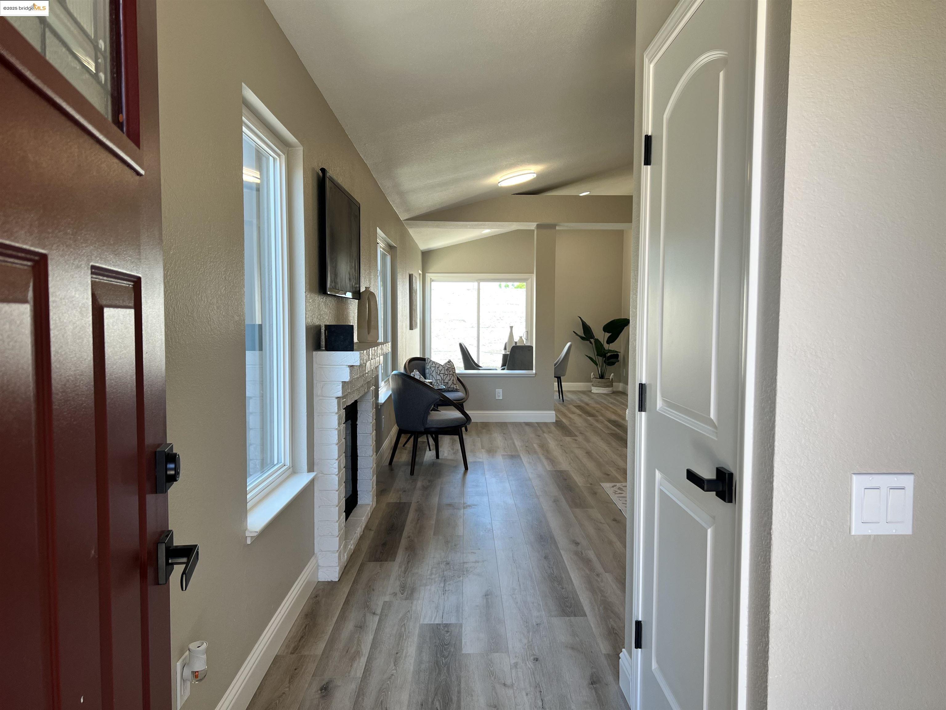 Detail Gallery Image 2 of 27 For 520 Mockingbird Ln, Oakley,  CA 94561 - 3 Beds | 2 Baths
