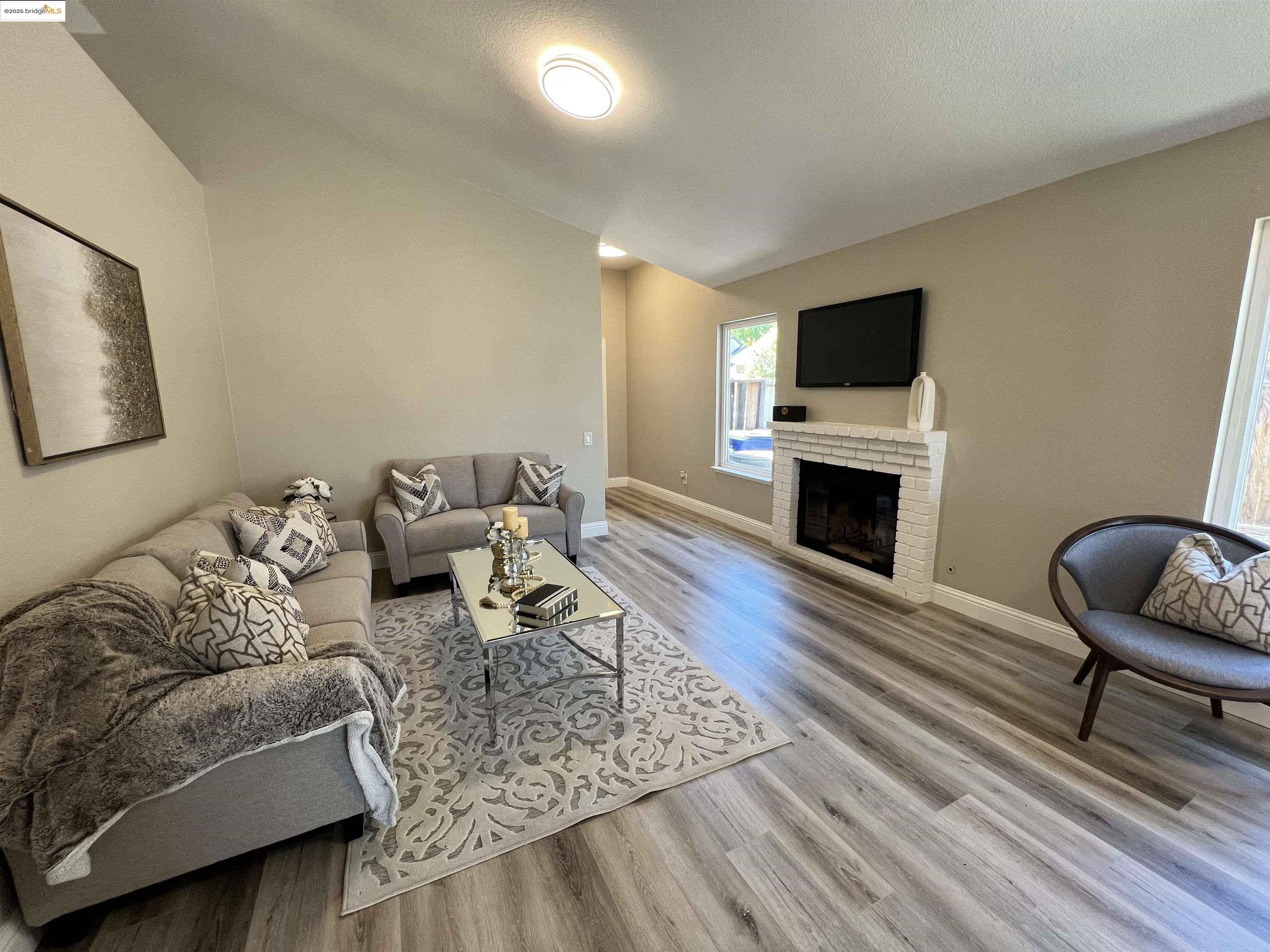 Detail Gallery Image 4 of 27 For 520 Mockingbird Ln, Oakley,  CA 94561 - 3 Beds | 2 Baths