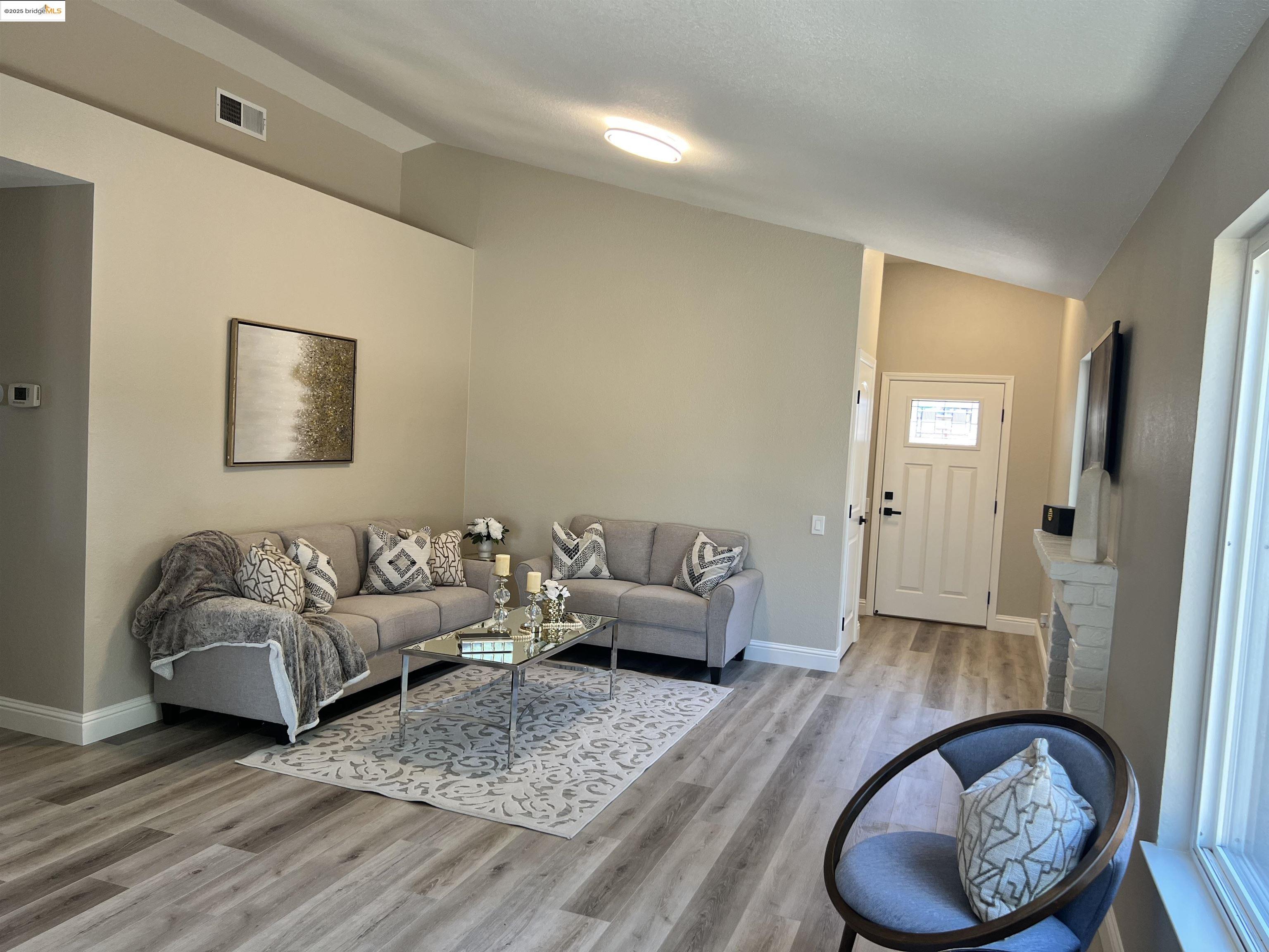 Detail Gallery Image 5 of 27 For 520 Mockingbird Ln, Oakley,  CA 94561 - 3 Beds | 2 Baths