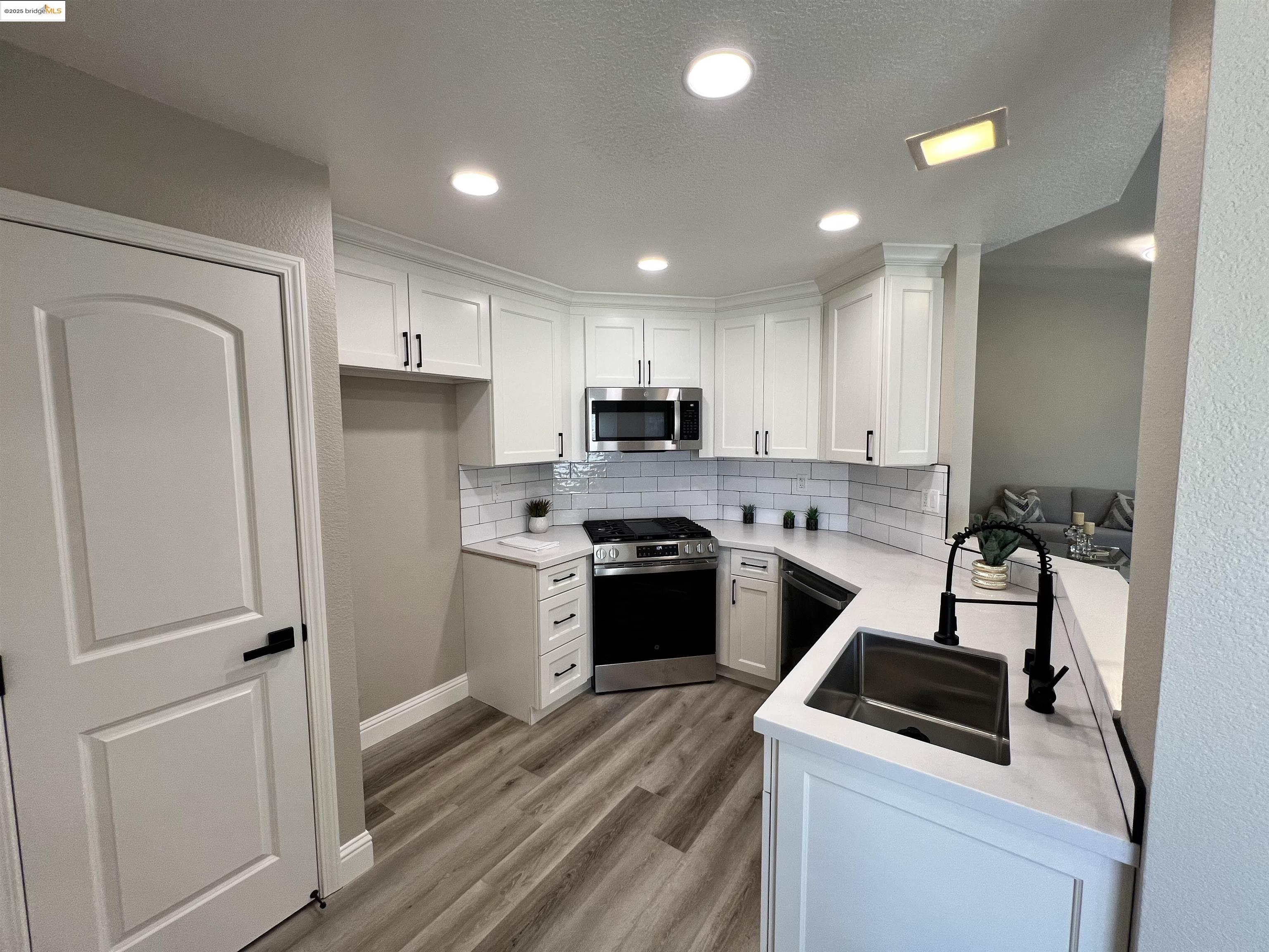 Detail Gallery Image 7 of 27 For 520 Mockingbird Ln, Oakley,  CA 94561 - 3 Beds | 2 Baths