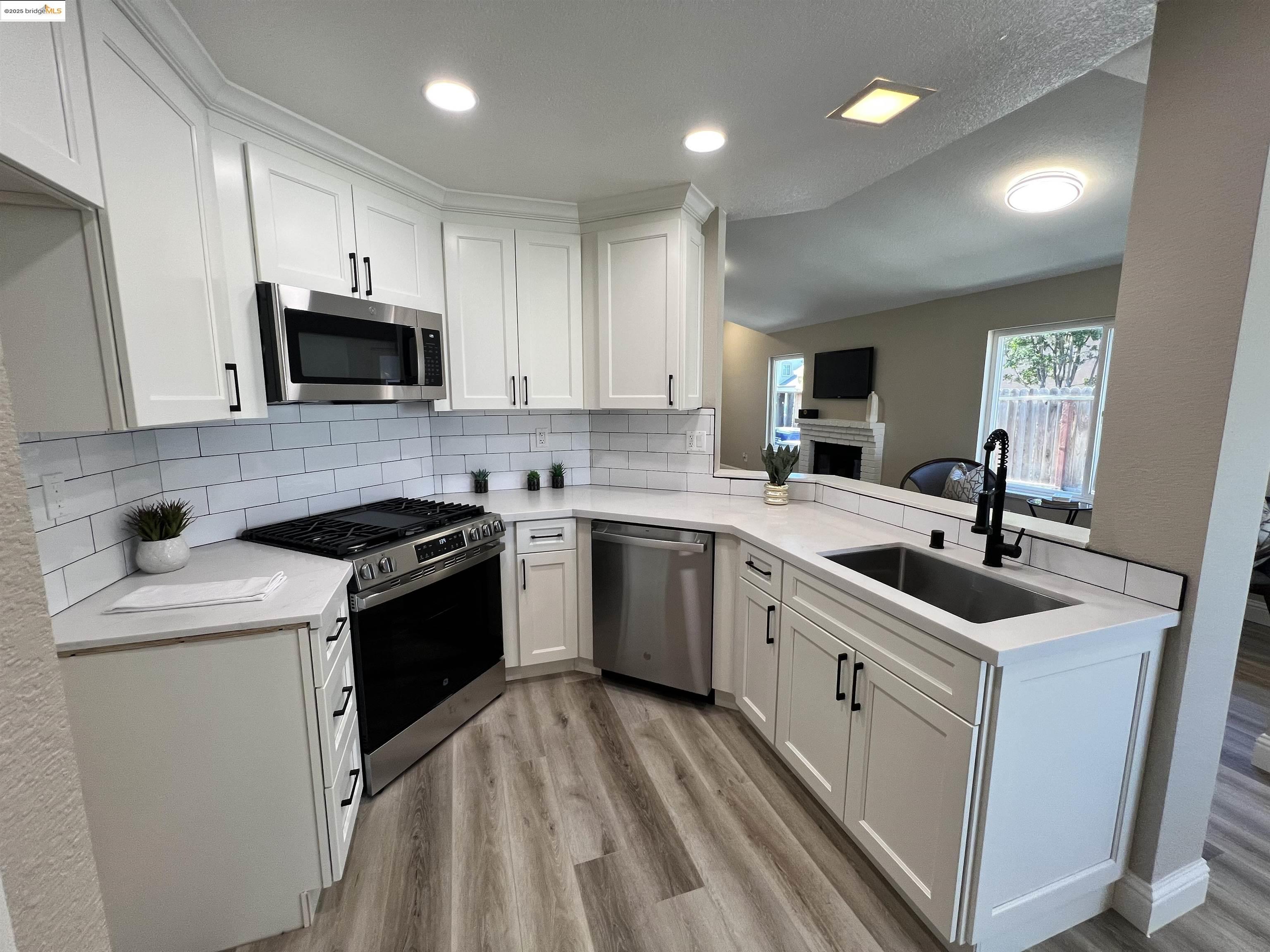 Detail Gallery Image 8 of 27 For 520 Mockingbird Ln, Oakley,  CA 94561 - 3 Beds | 2 Baths
