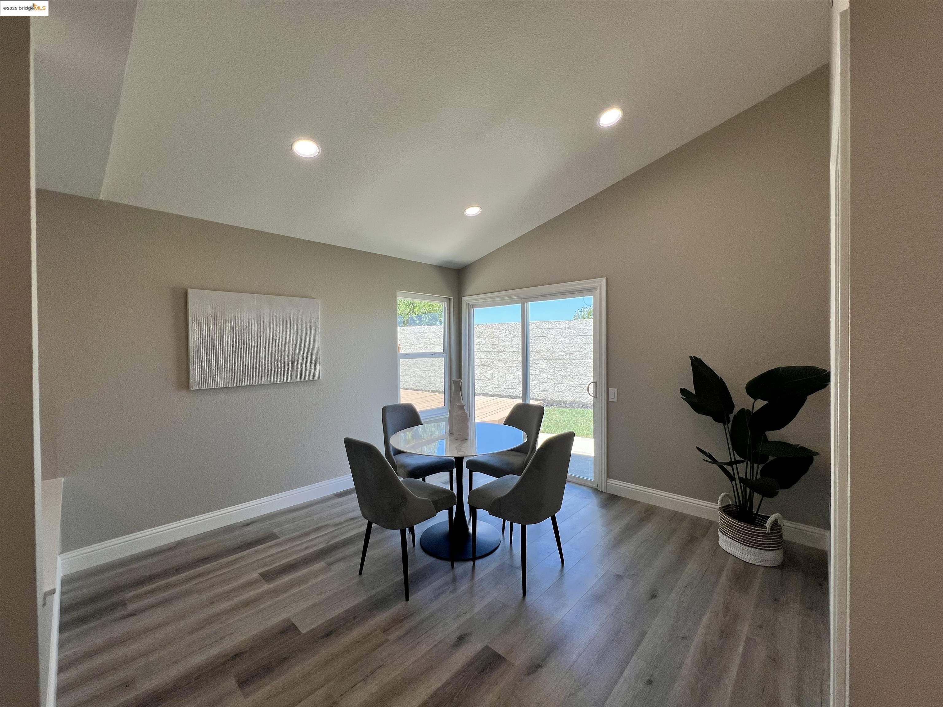 Detail Gallery Image 9 of 27 For 520 Mockingbird Ln, Oakley,  CA 94561 - 3 Beds | 2 Baths