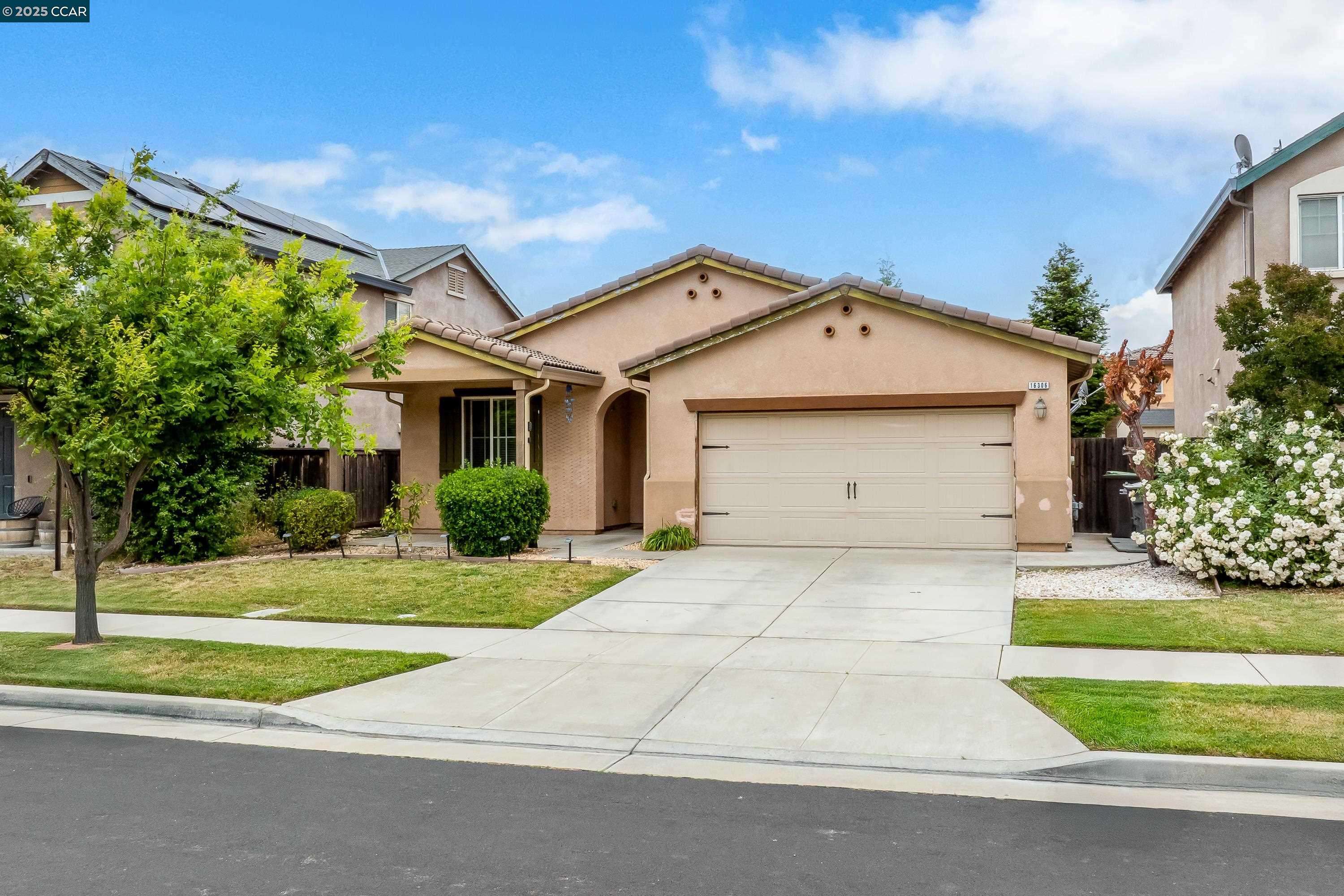 Detail Gallery Image 2 of 42 For 16306 Pony Express Way, Lathrop,  CA 95330 - 3 Beds | 2 Baths