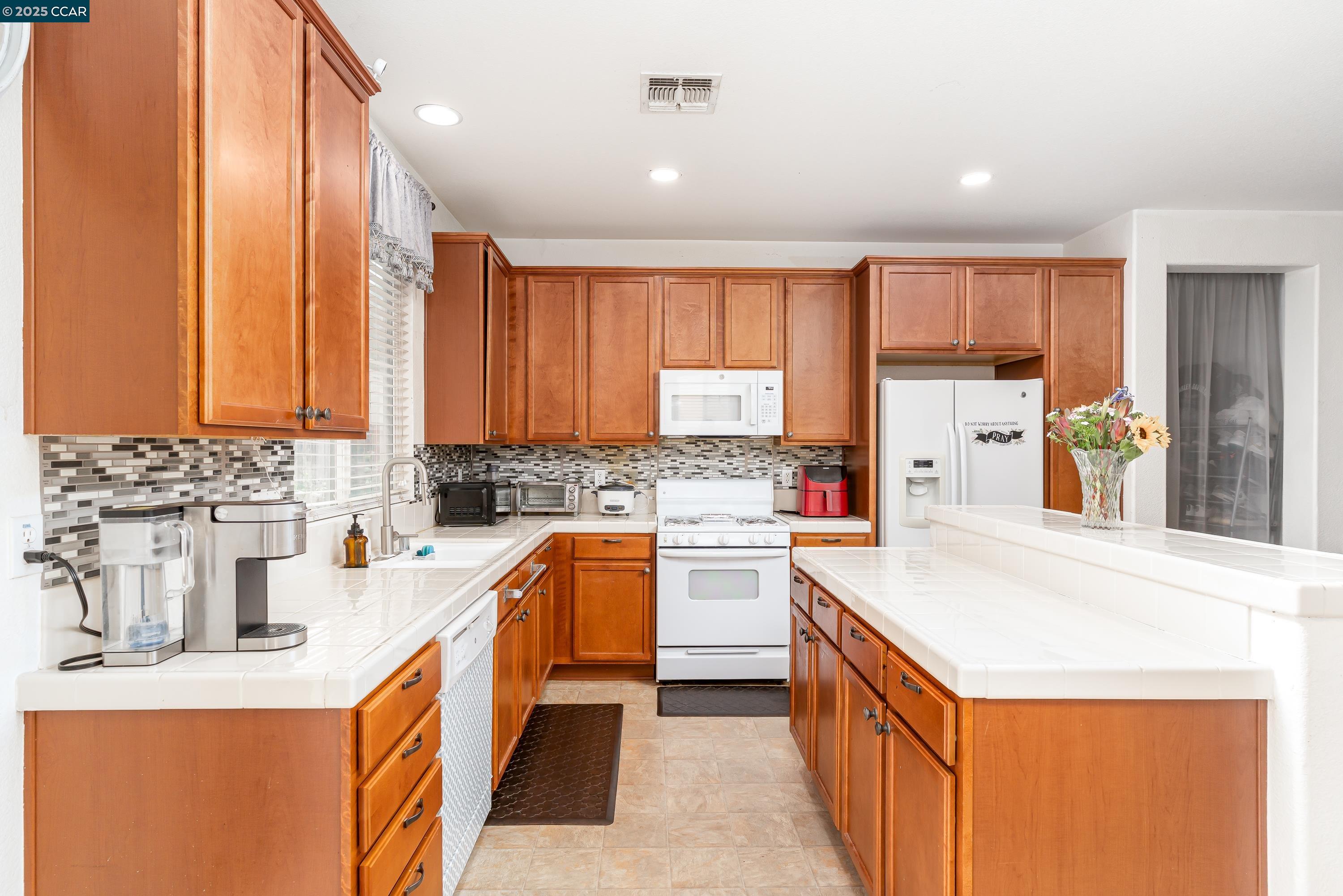 Detail Gallery Image 13 of 42 For 16306 Pony Express Way, Lathrop,  CA 95330 - 3 Beds | 2 Baths