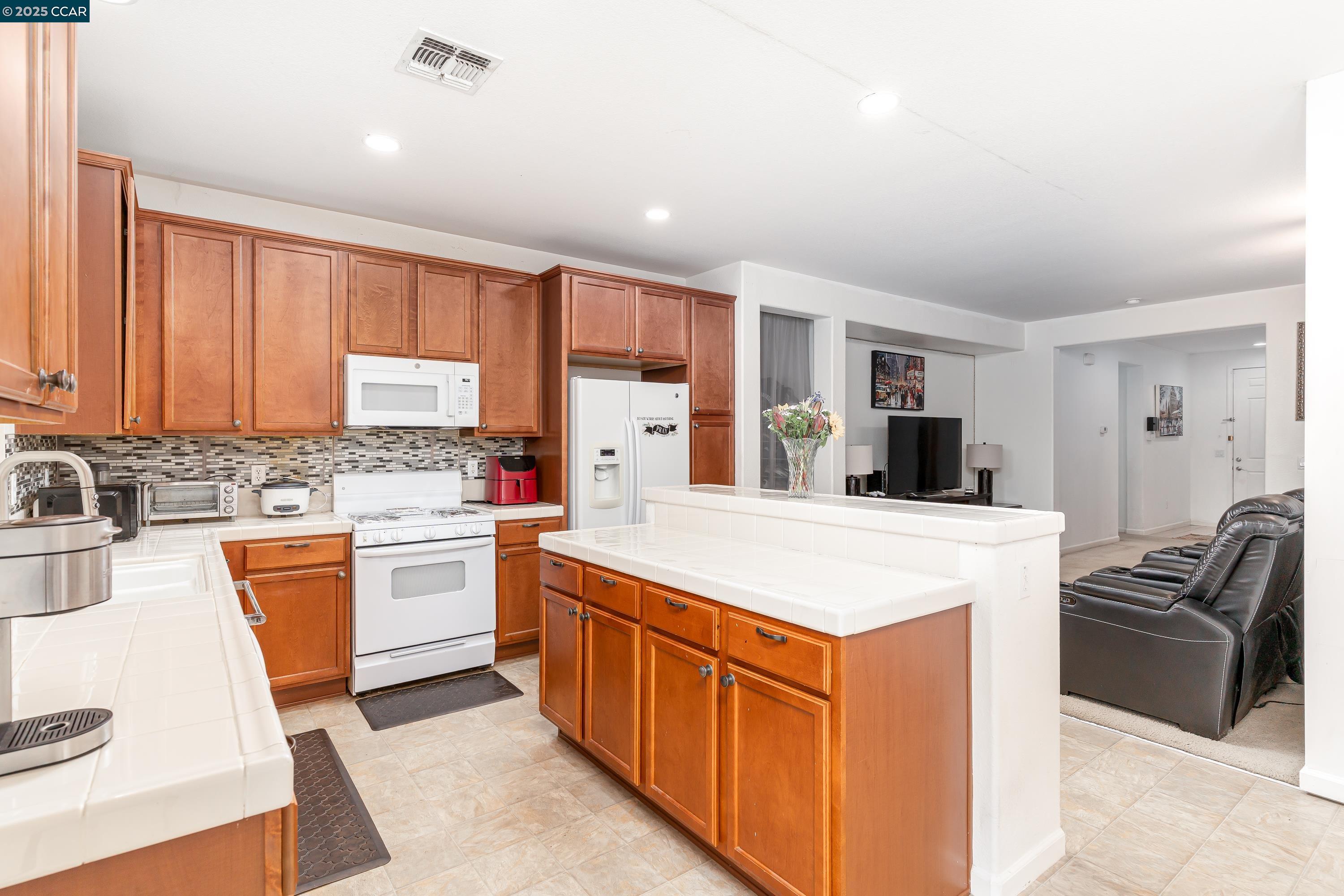 Detail Gallery Image 15 of 42 For 16306 Pony Express Way, Lathrop,  CA 95330 - 3 Beds | 2 Baths