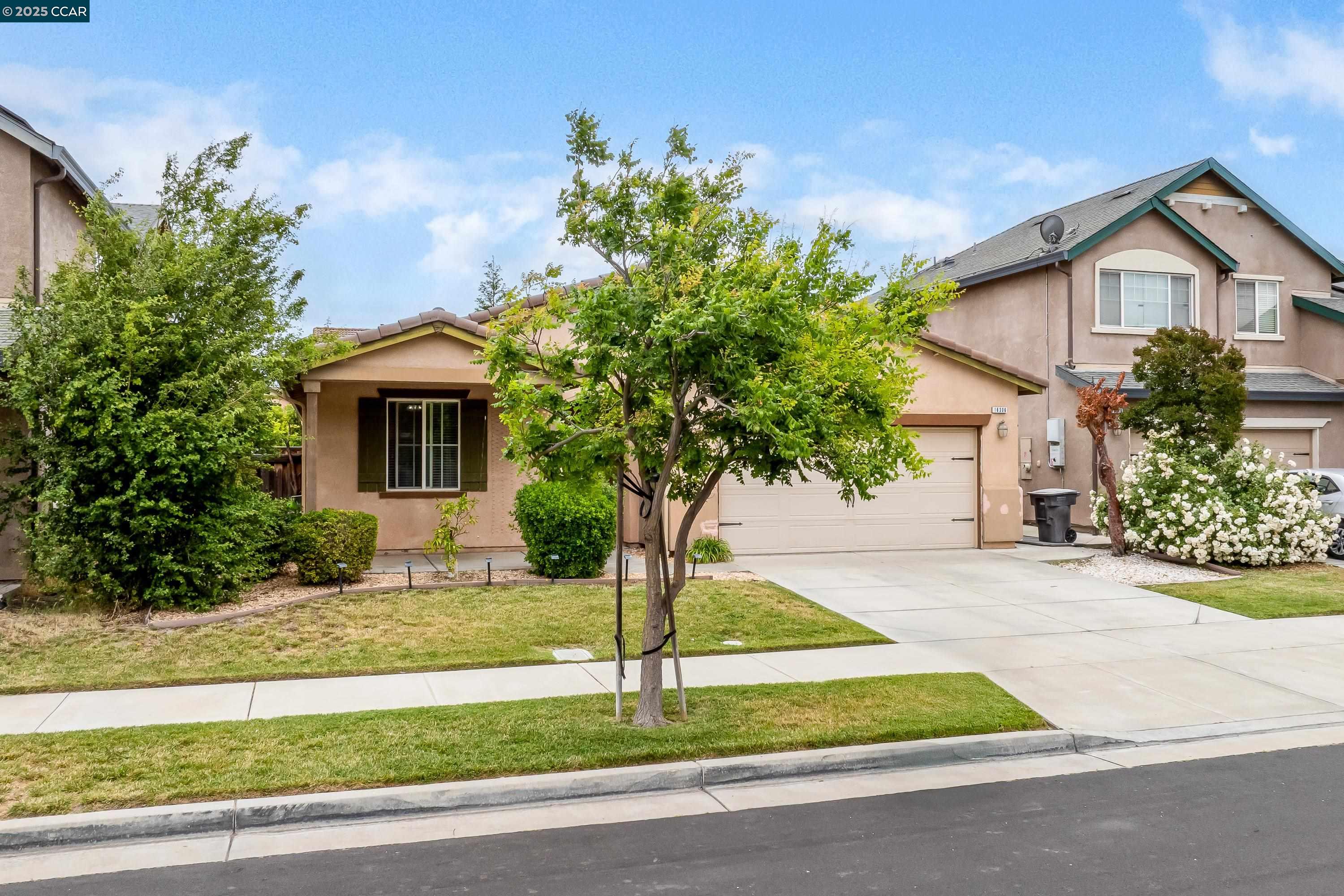 Detail Gallery Image 3 of 42 For 16306 Pony Express Way, Lathrop,  CA 95330 - 3 Beds | 2 Baths