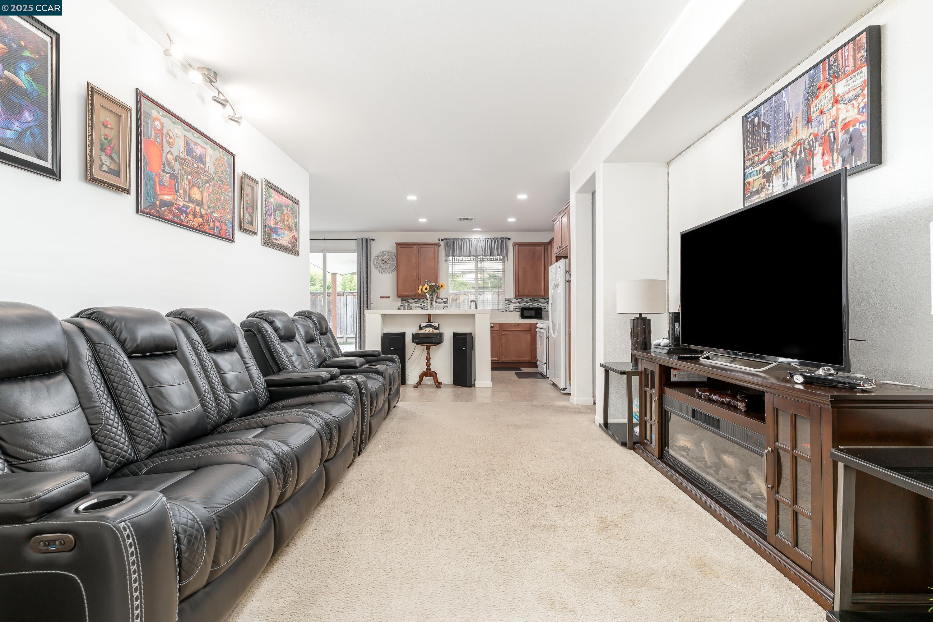 Detail Gallery Image 6 of 42 For 16306 Pony Express Way, Lathrop,  CA 95330 - 3 Beds | 2 Baths