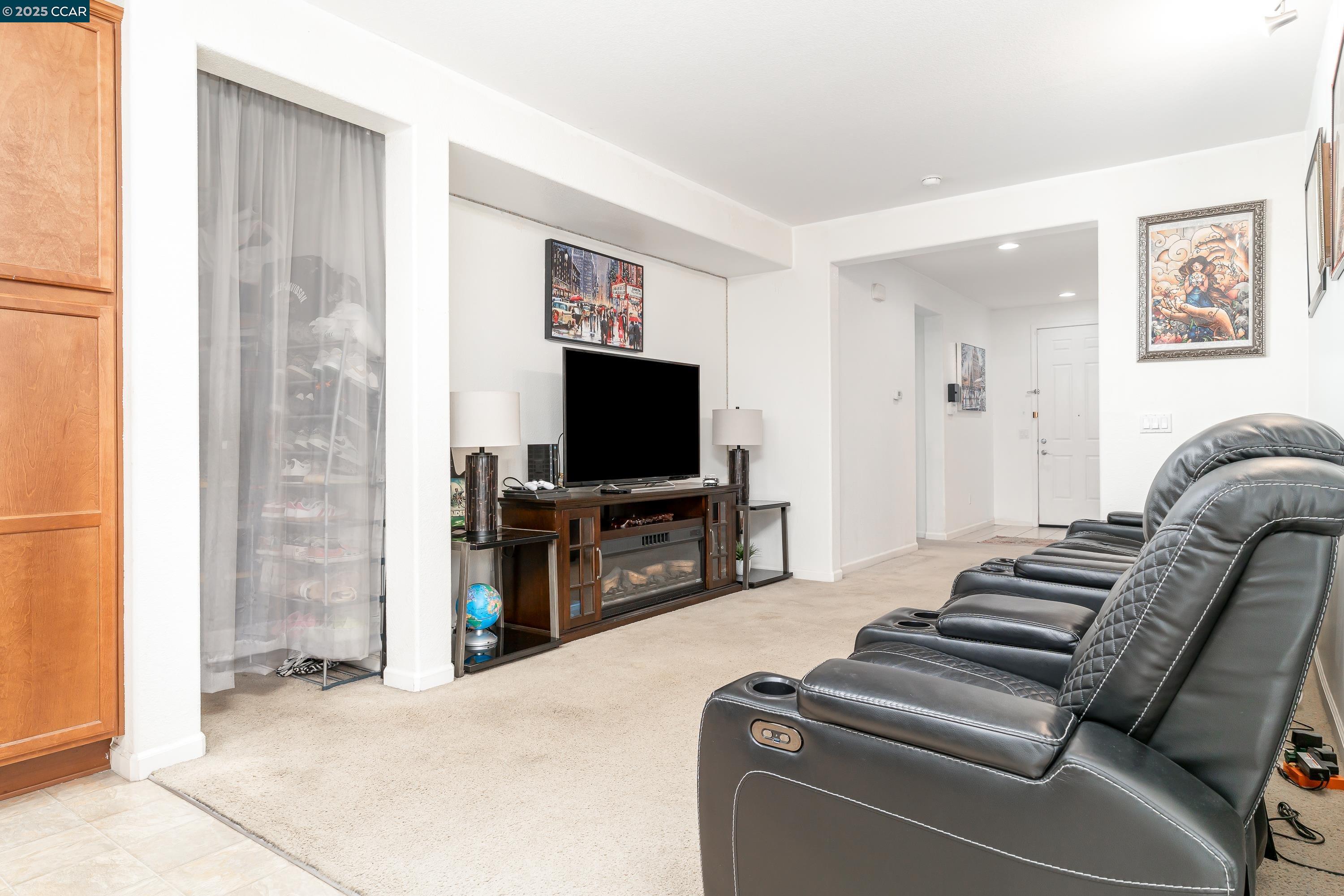 Detail Gallery Image 8 of 42 For 16306 Pony Express Way, Lathrop,  CA 95330 - 3 Beds | 2 Baths