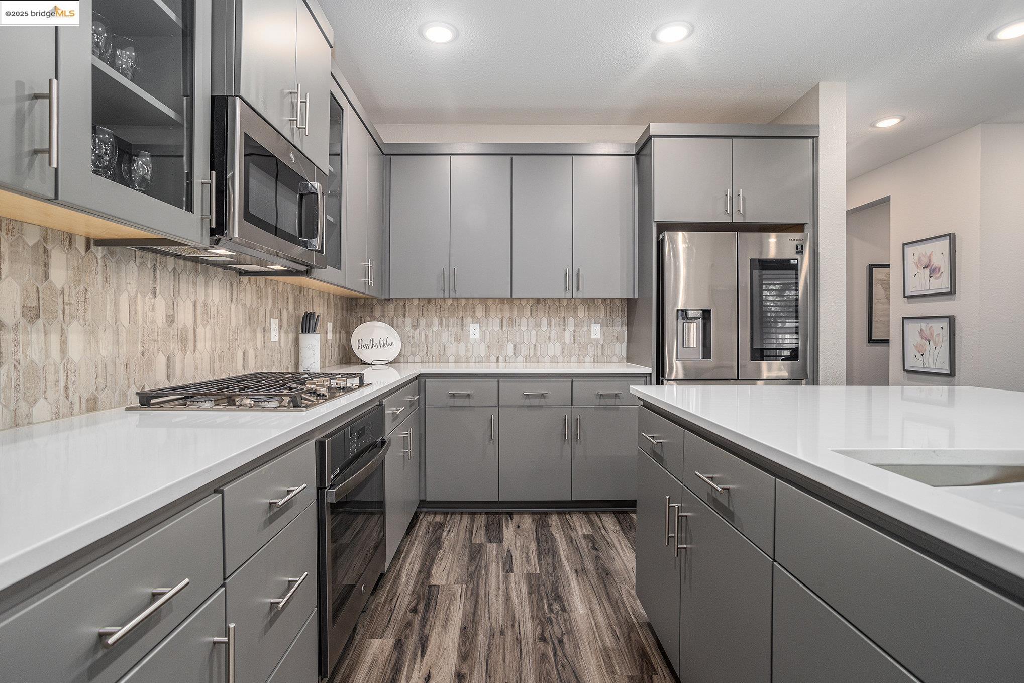 Detail Gallery Image 11 of 29 For 1734 Bonnard Way, Lodi,  CA 95242 - 5 Beds | 3/1 Baths