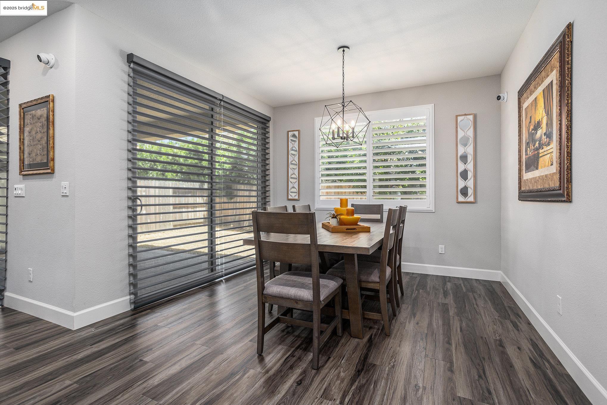 Detail Gallery Image 12 of 29 For 1734 Bonnard Way, Lodi,  CA 95242 - 5 Beds | 3/1 Baths
