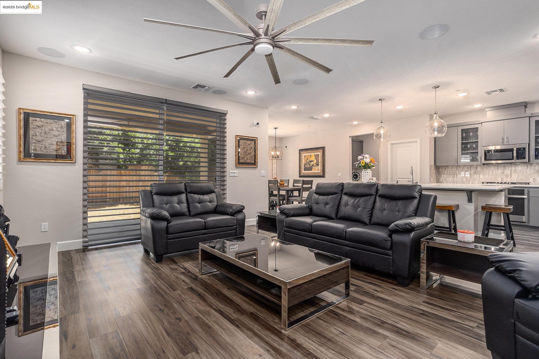 Detail Gallery Image 6 of 29 For 1734 Bonnard Way, Lodi,  CA 95242 - 5 Beds | 3/1 Baths