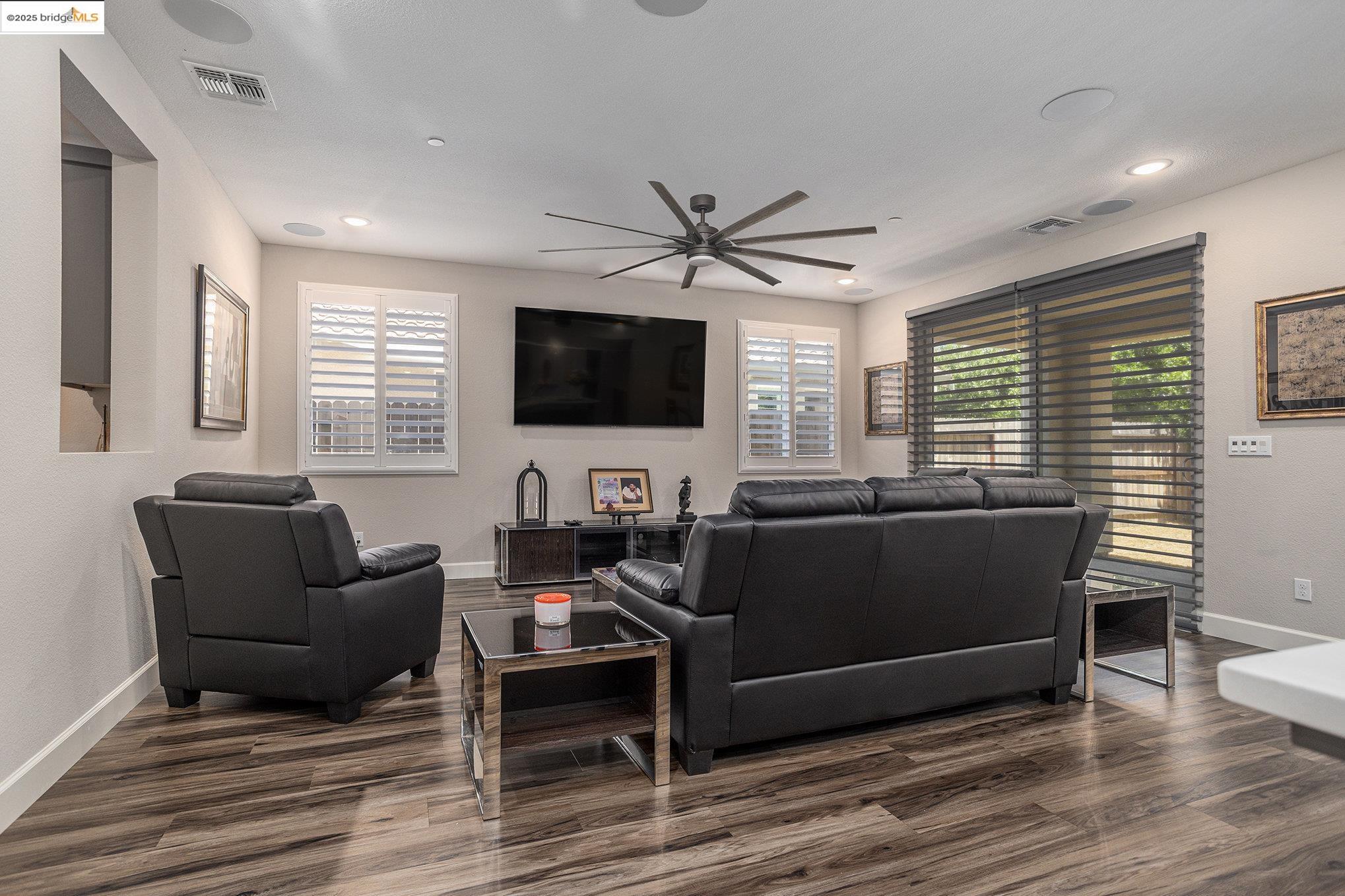 Detail Gallery Image 7 of 29 For 1734 Bonnard Way, Lodi,  CA 95242 - 5 Beds | 3/1 Baths