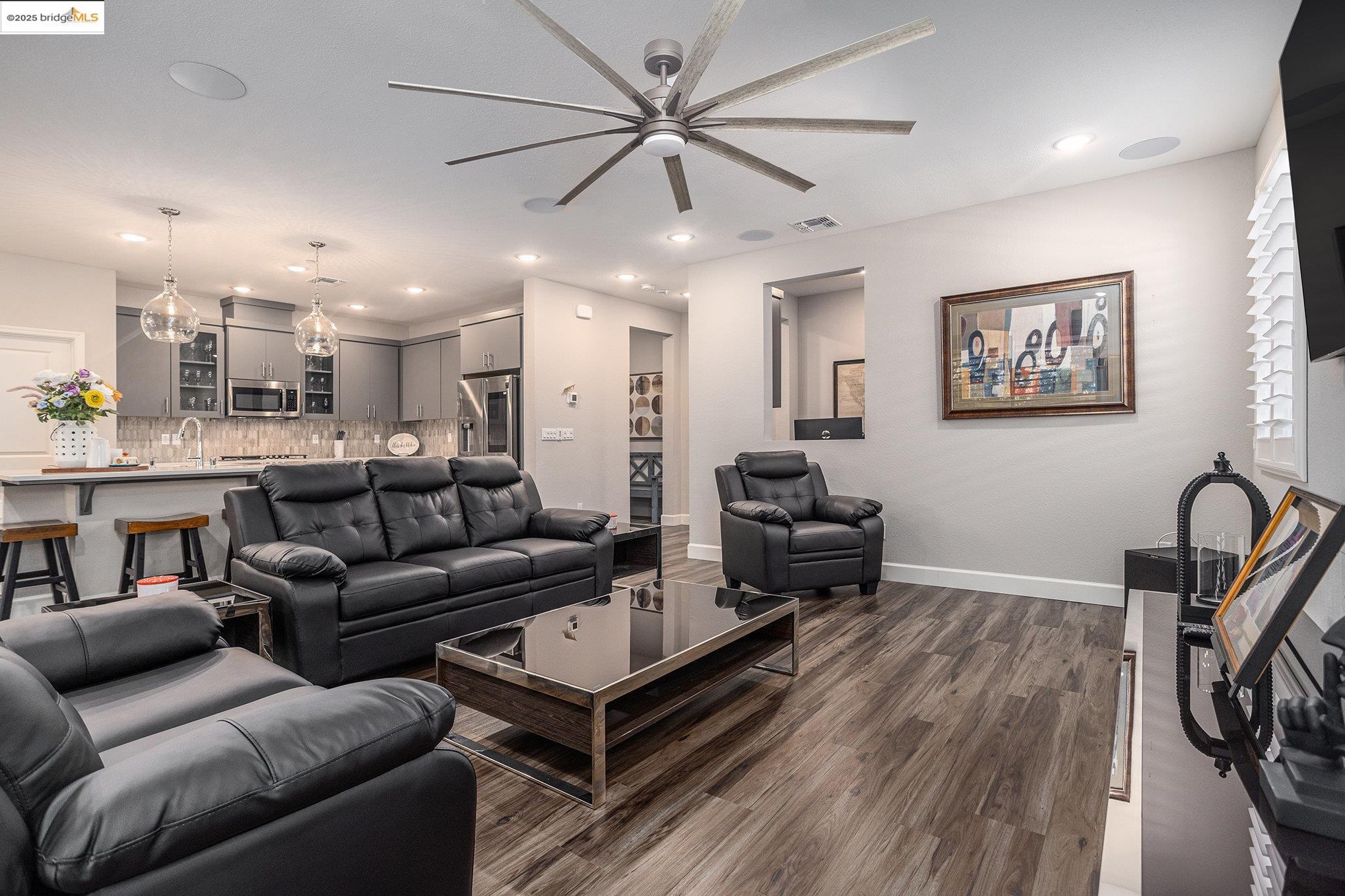 Detail Gallery Image 8 of 29 For 1734 Bonnard Way, Lodi,  CA 95242 - 5 Beds | 3/1 Baths