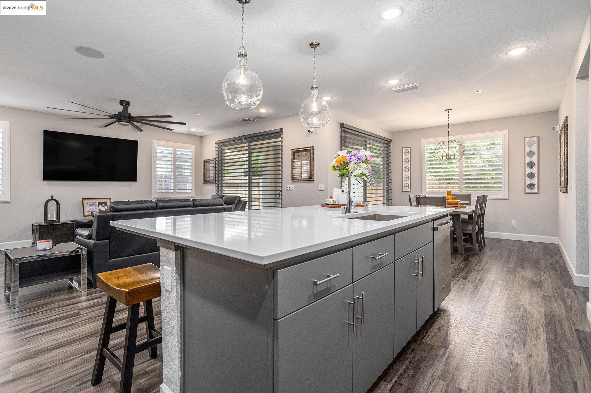 Detail Gallery Image 10 of 29 For 1734 Bonnard Way, Lodi,  CA 95242 - 5 Beds | 3/1 Baths