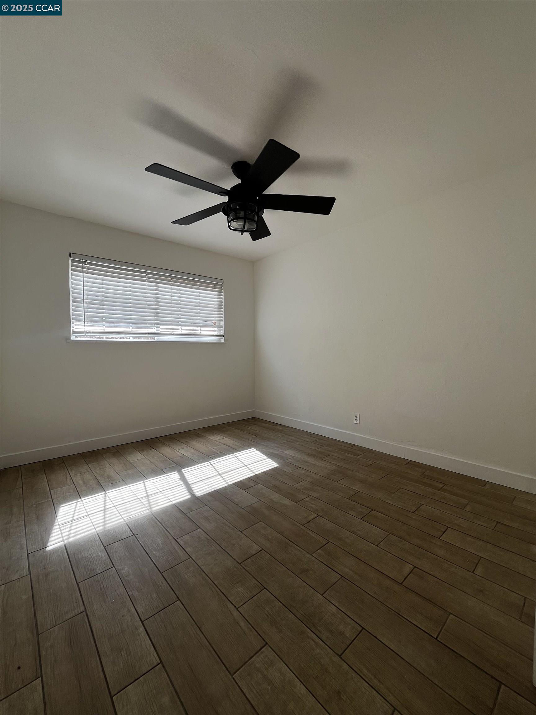 Detail Gallery Image 4 of 10 For 320 Maine Ave, Richmond,  CA 94804 - – Beds | – Baths